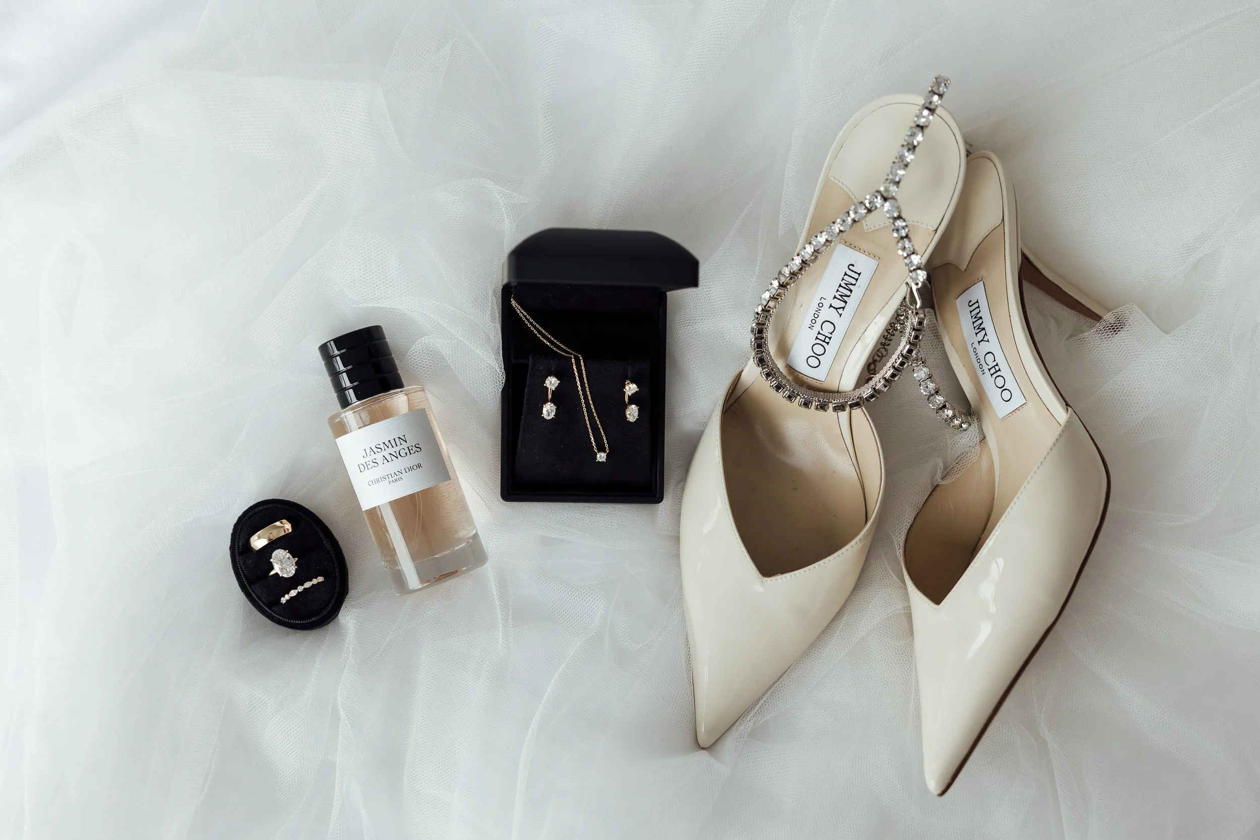 Crown-Towers-Wedding-Bride-Getting-Ready-0003.jpg