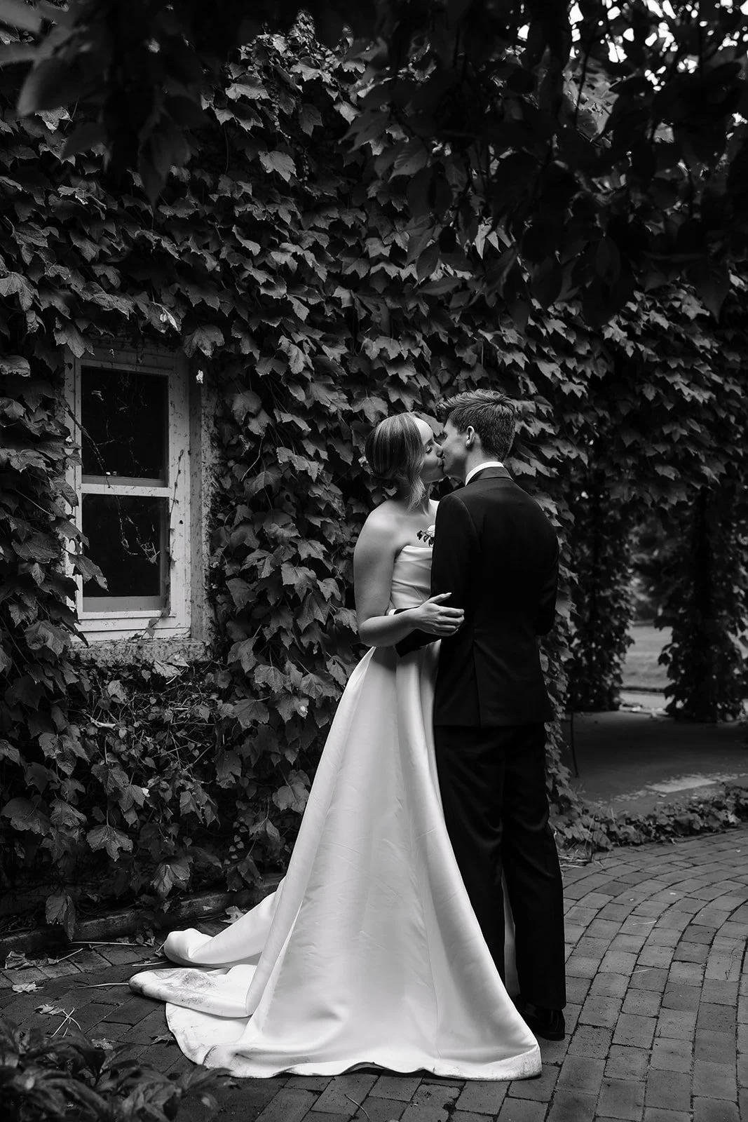 Bendooley-estate-rainy-day-wedding-photos-0151.jpg
