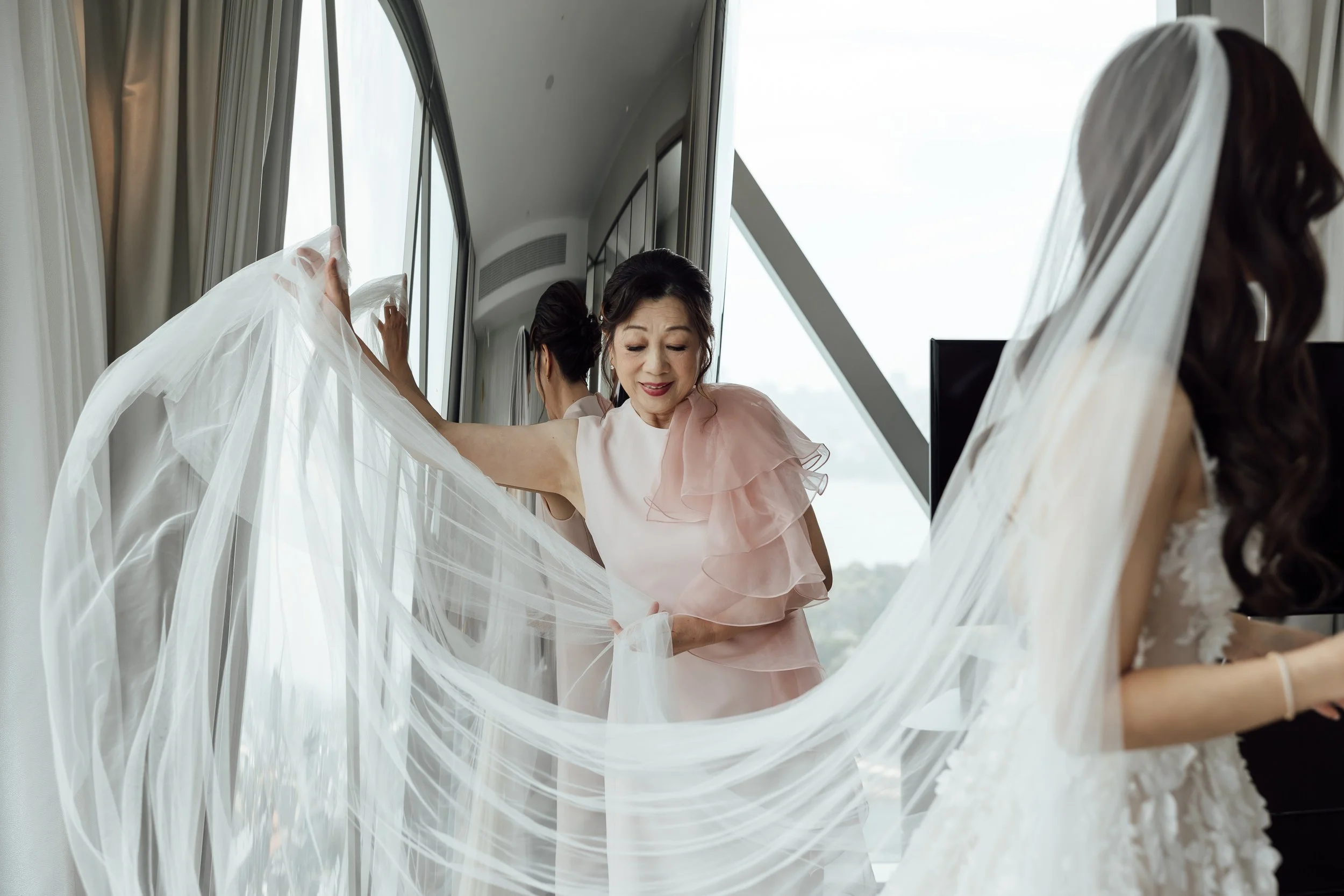 Crown-Towers-Wedding-Bride-Getting-Ready-0021.jpg