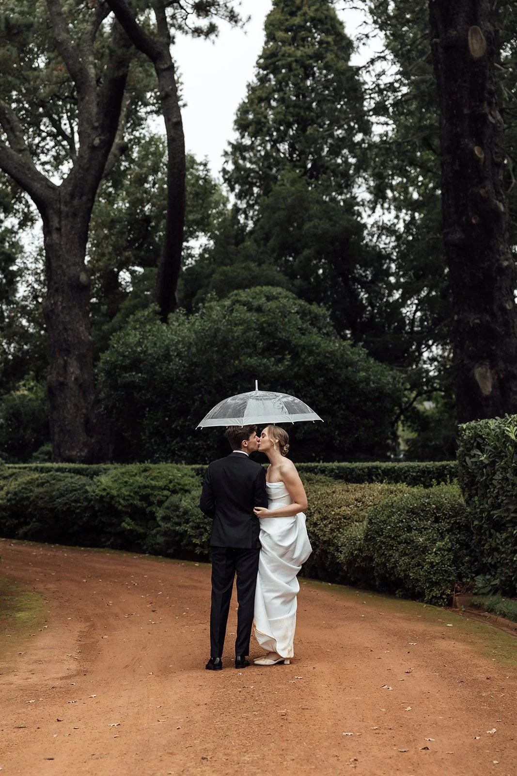 Bendooley-estate-rainy-day-wedding-photos-0153.jpg