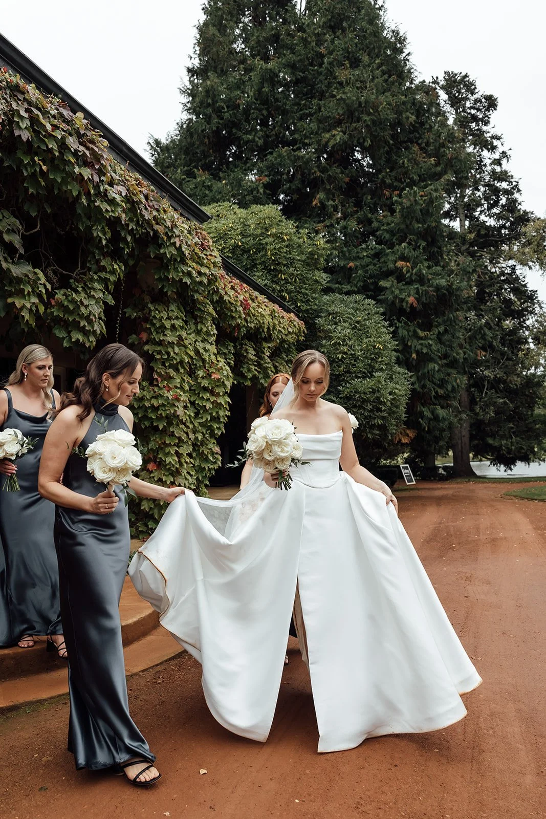 Bendooley-estate-rainy-day-wedding-photos-0124.jpg