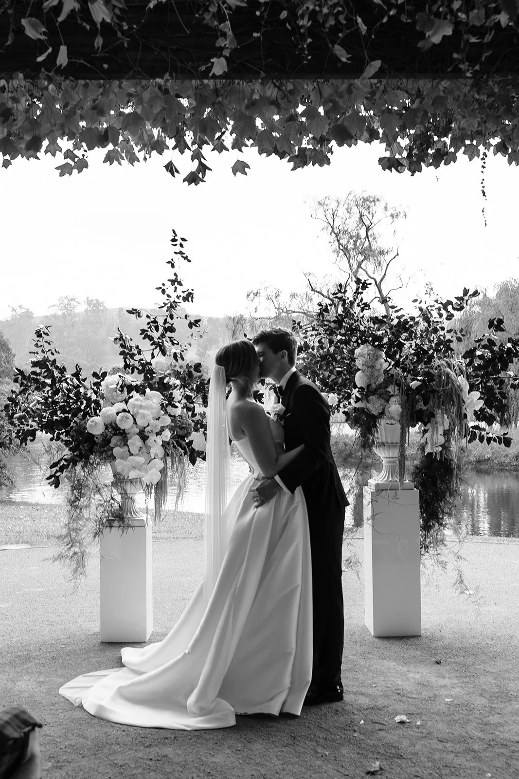 Bendooley-estate-lakeside-pavilion-wedding-ceremony-Sonja-Cenic-0033.jpg