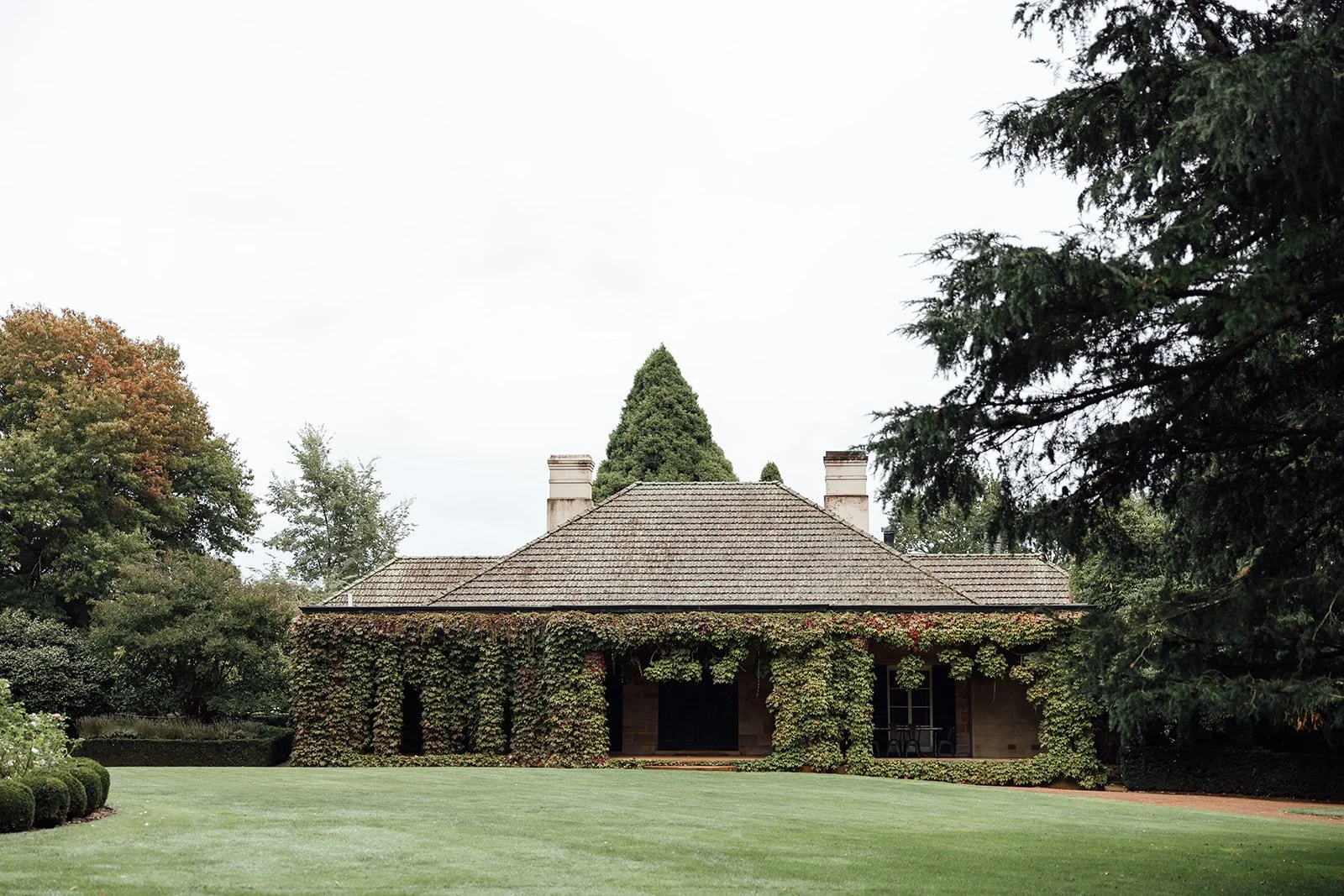 Bendooley-estate-rainy-autumn-wedding-photos-0174.jpg