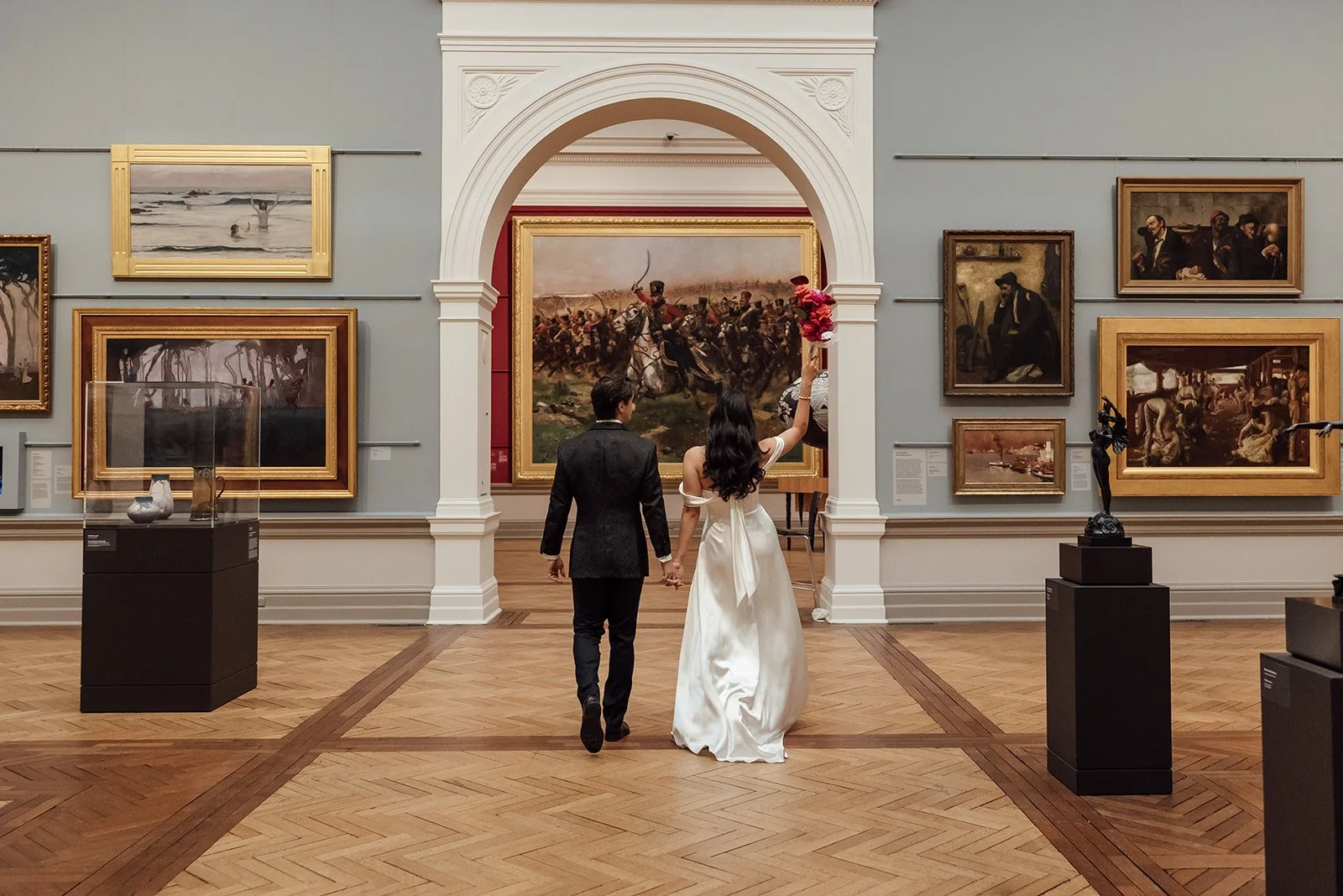 Art-gallery-nsw-wedding-photographer-bride-groom-portraits-Grand-Courts-0095.jpg