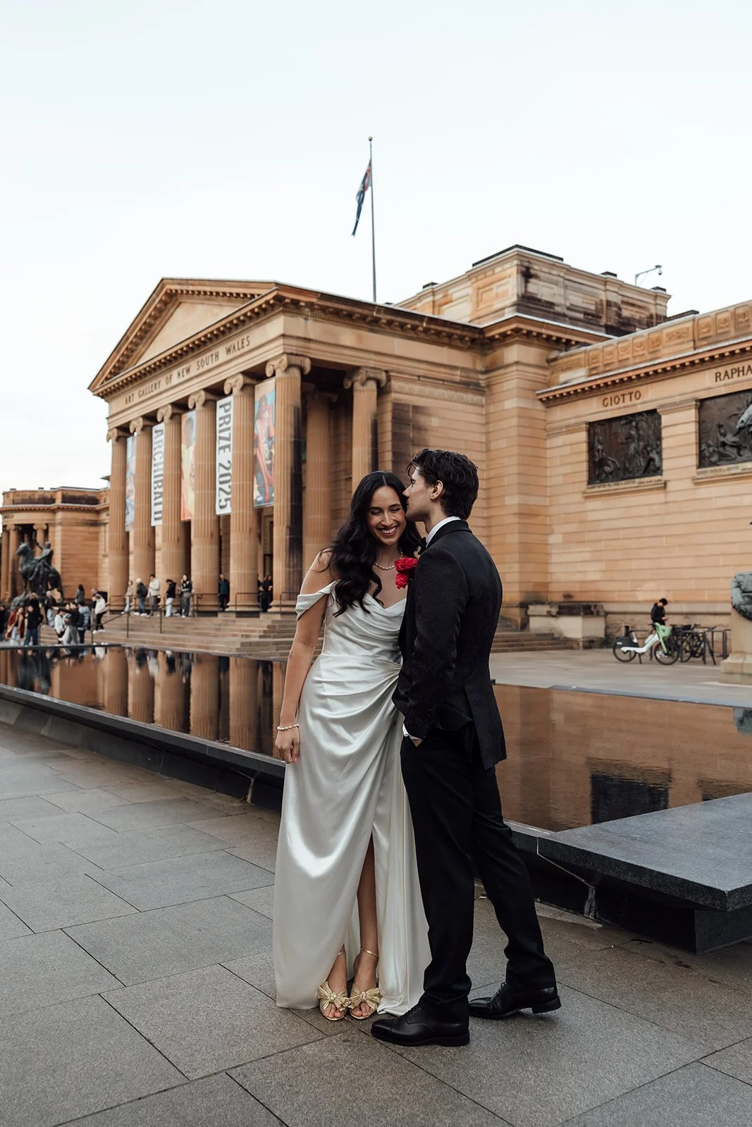 Art-gallery-nsw-wedding-photographer-bride-groom-portraits-0049.jpg