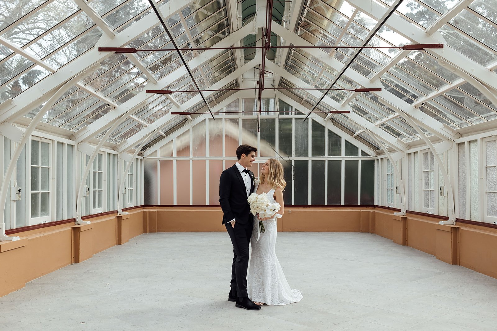 Royal-botanic-garden-sydney-wedding-portraits-Palm-House-0022.jpg