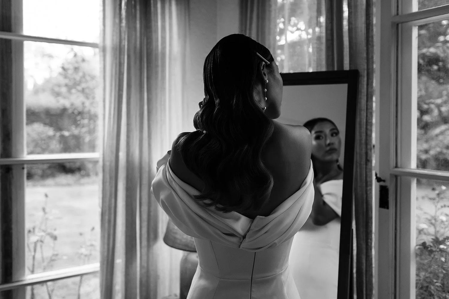 Bride-getting-ready-Arafel-Park-SouthernHighlands-wedding-Sonja-Cenic.jpg