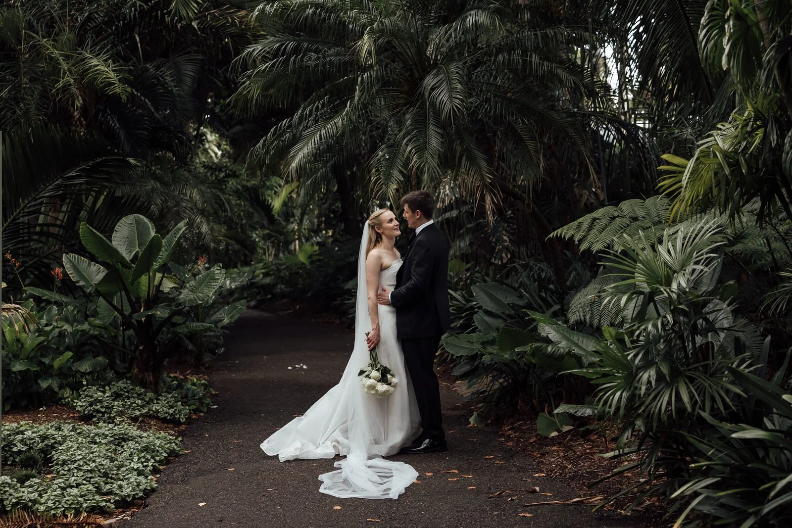Botanic Gardens Sydney wedding in Palm Grove
