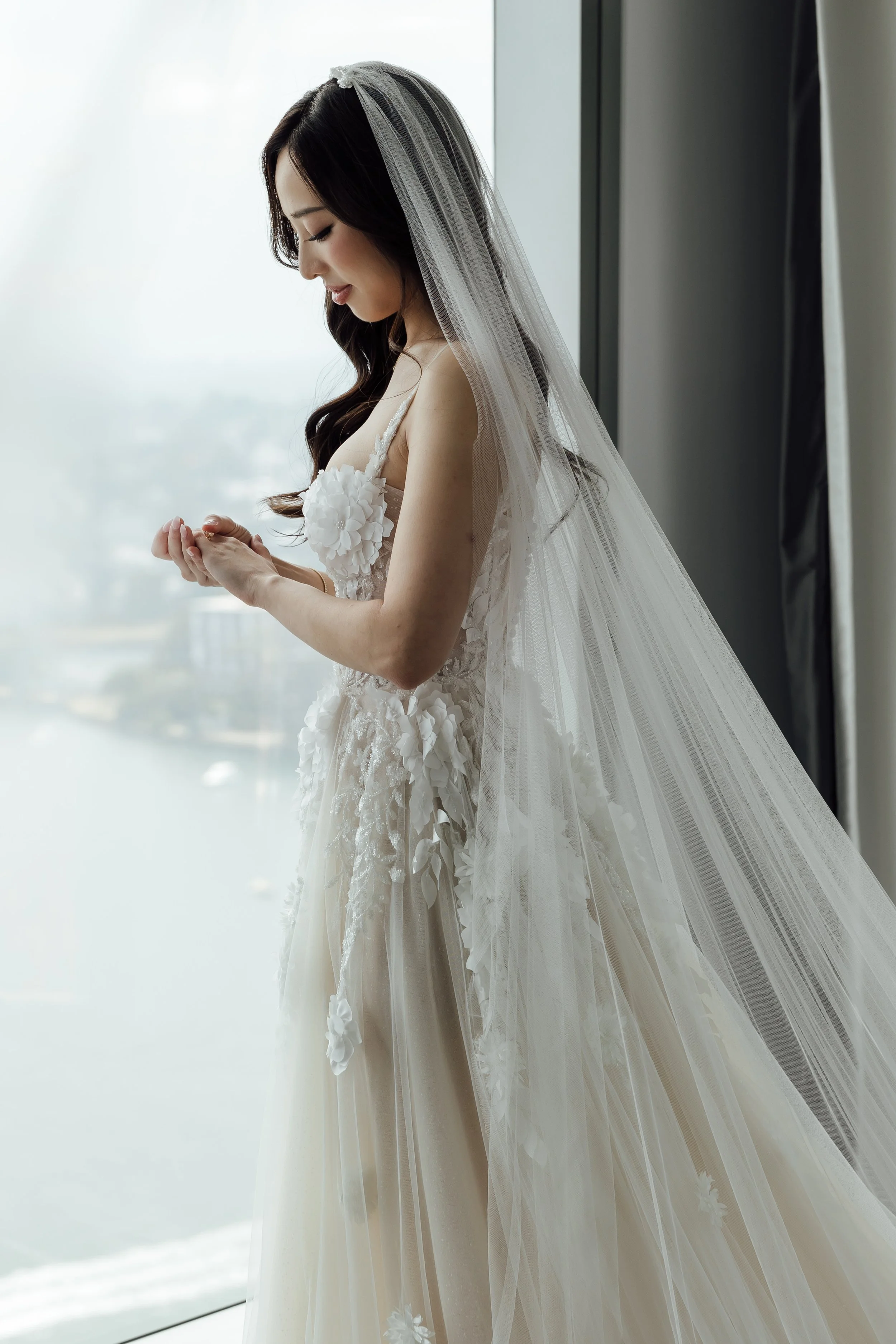 Crown-Towers-Wedding-Bride-Getting-Ready-0027.jpg