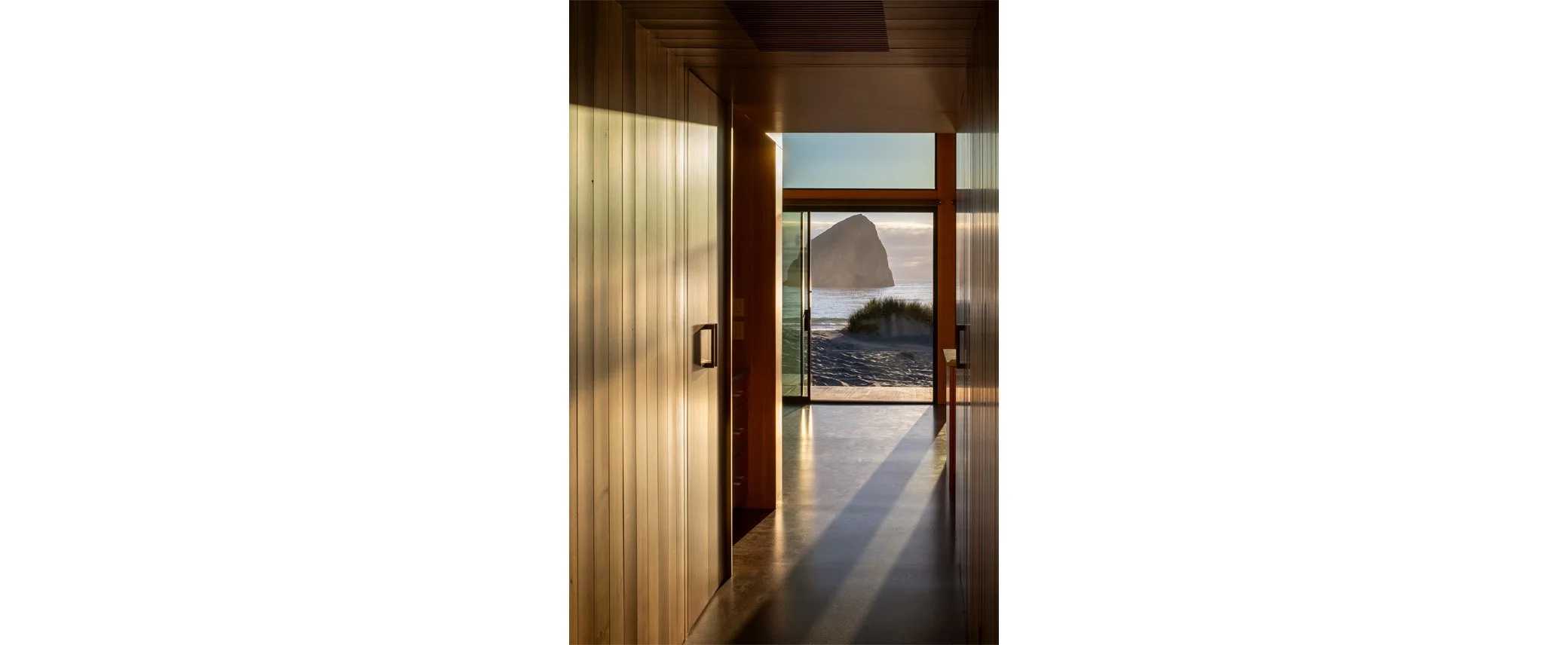 Oregon-Beach-House_JA-Single-Family__Photo-by-Lara-Swimmer (10).jpg