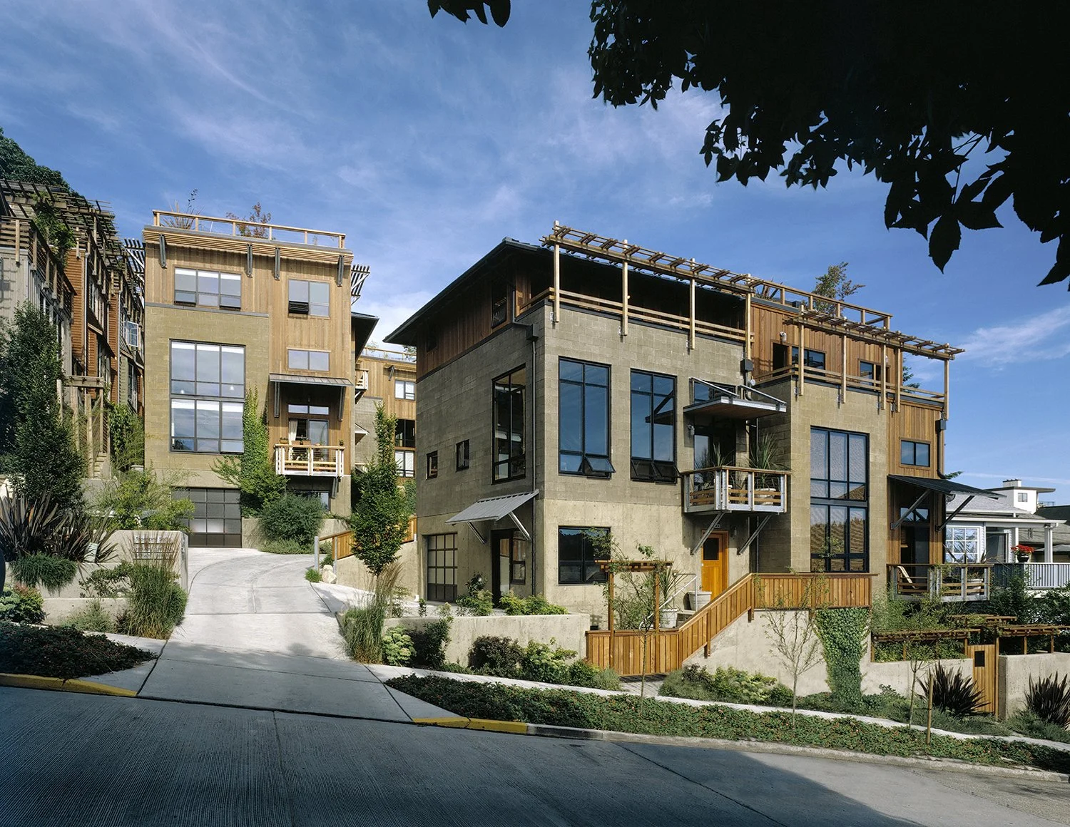 Fremont-Lofts_JA-Multifamily__Photo-by-Ray-Johnston_Street.jpg