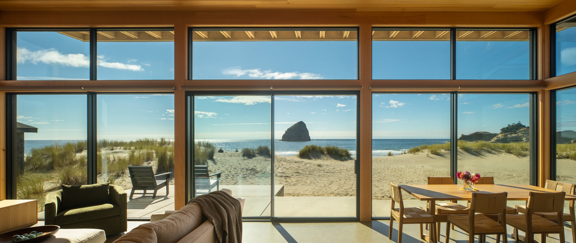 Oregon-Beach-House_JA-Single-Family__Photo-by-Lara-Swimmer (3).jpg