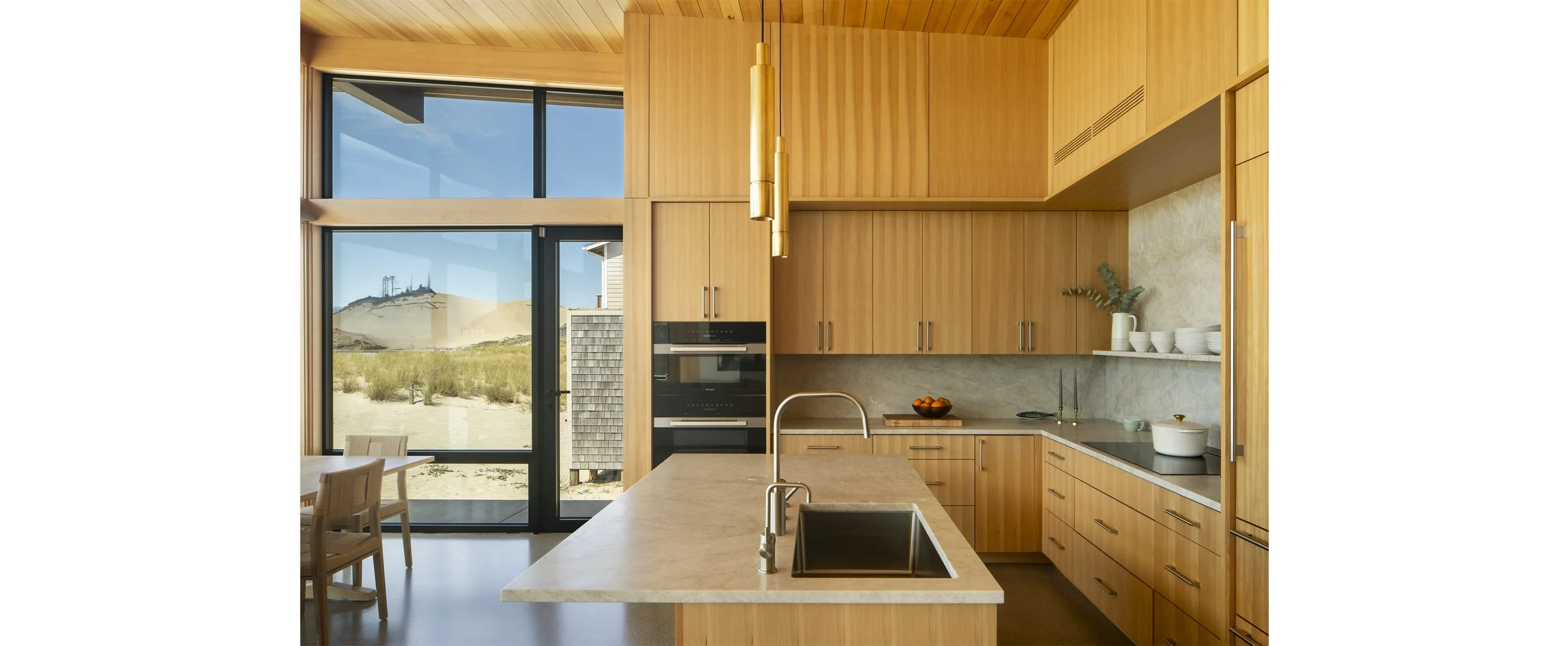 Oregon-Beach-House_JA-Single-Family__Photo-by-Lara-Swimmer (4).jpg