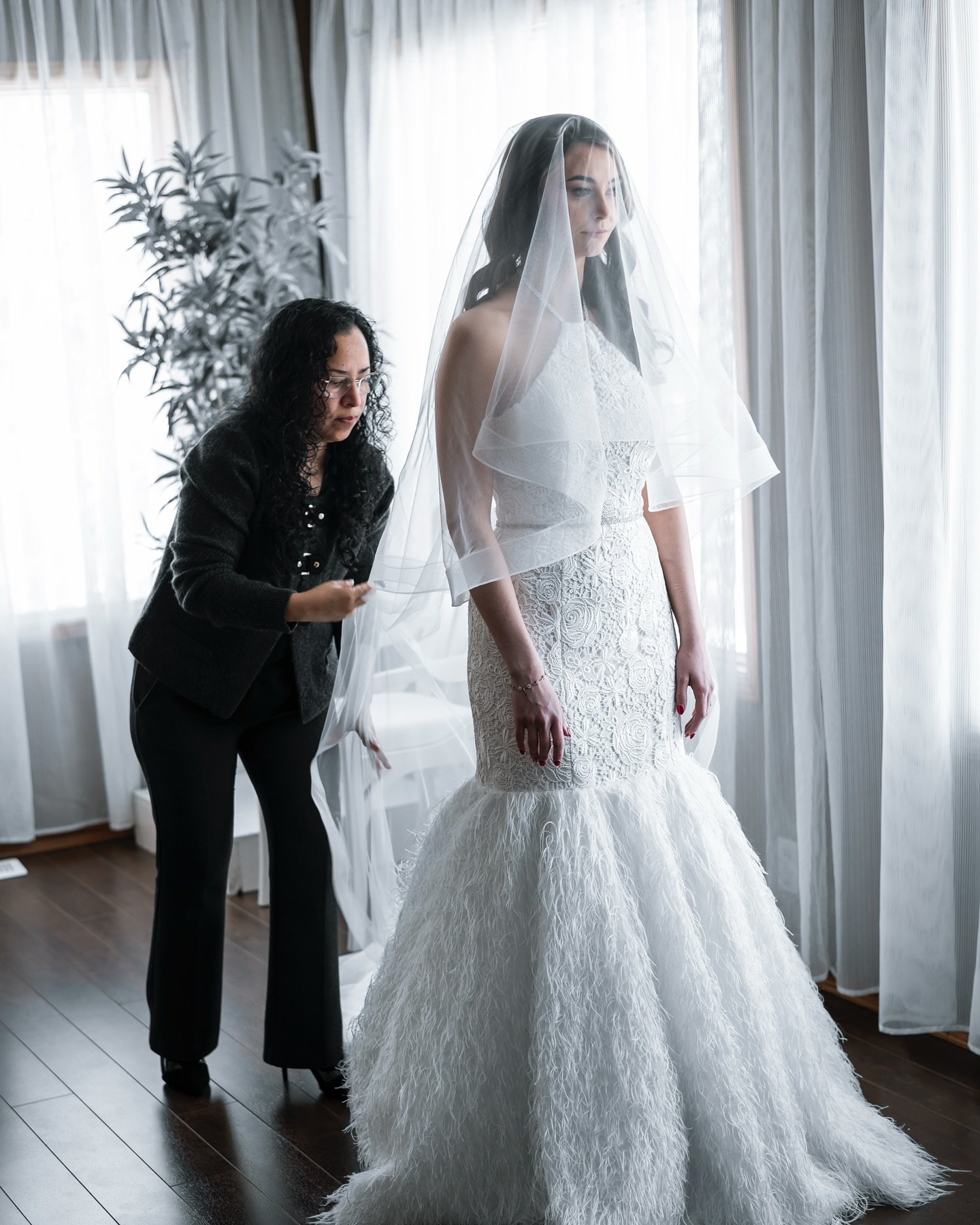 Come on down to the Glenmore convention center on Sunday from 11-4 and say hi at the @brides2bcalgary expo.  If you know anyone getting married tag them here! ☺️
.
Bridal Model:  @nikkiilivia 
Designer:  @catalinadelangeldesigns 
HMUA:  @tdhairandmak