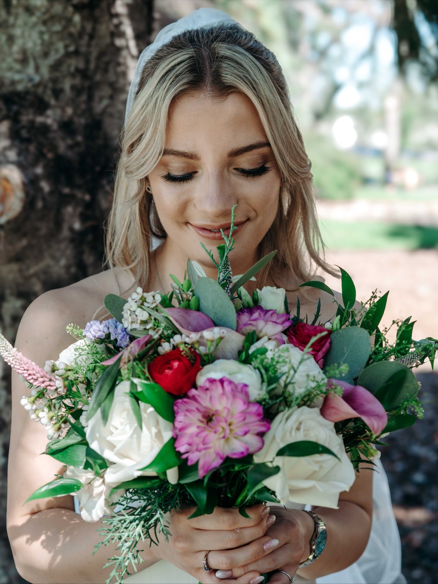 There&rsquo;s something about a lakeside &ldquo;I do&rdquo; that makes our hearts (and cameras) happy. Melissa &amp; Andrew trusted us to bottle the breeze, the laughter, and every ounce of their joy&mdash;forever framed. Ready for us to tell your st