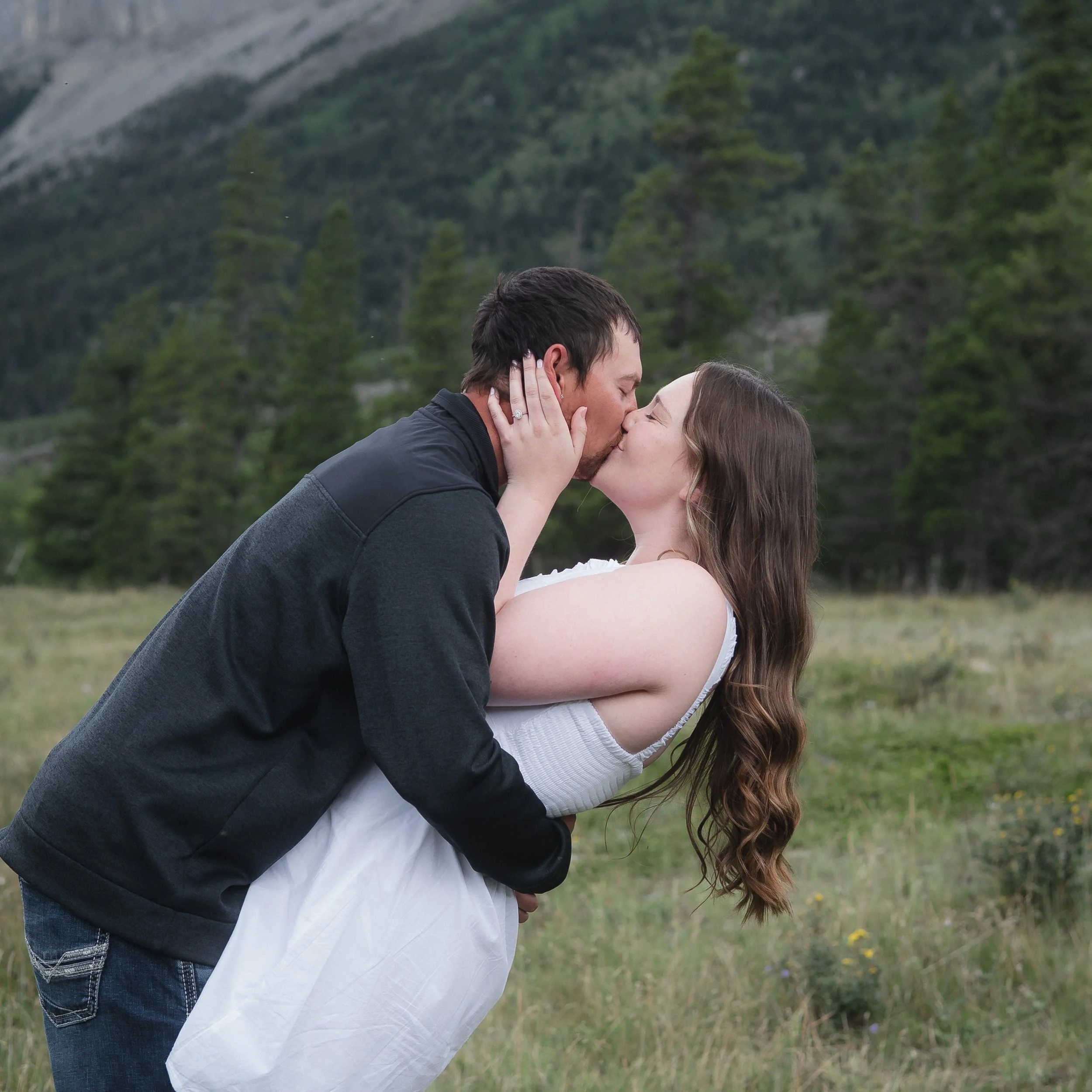 Had so much fun hanging out with these guys and capturing there love . 

Wedding week ! See you in 2 days !

#calgaryweddingphotographer #yamnuska #yycweddingphotographer