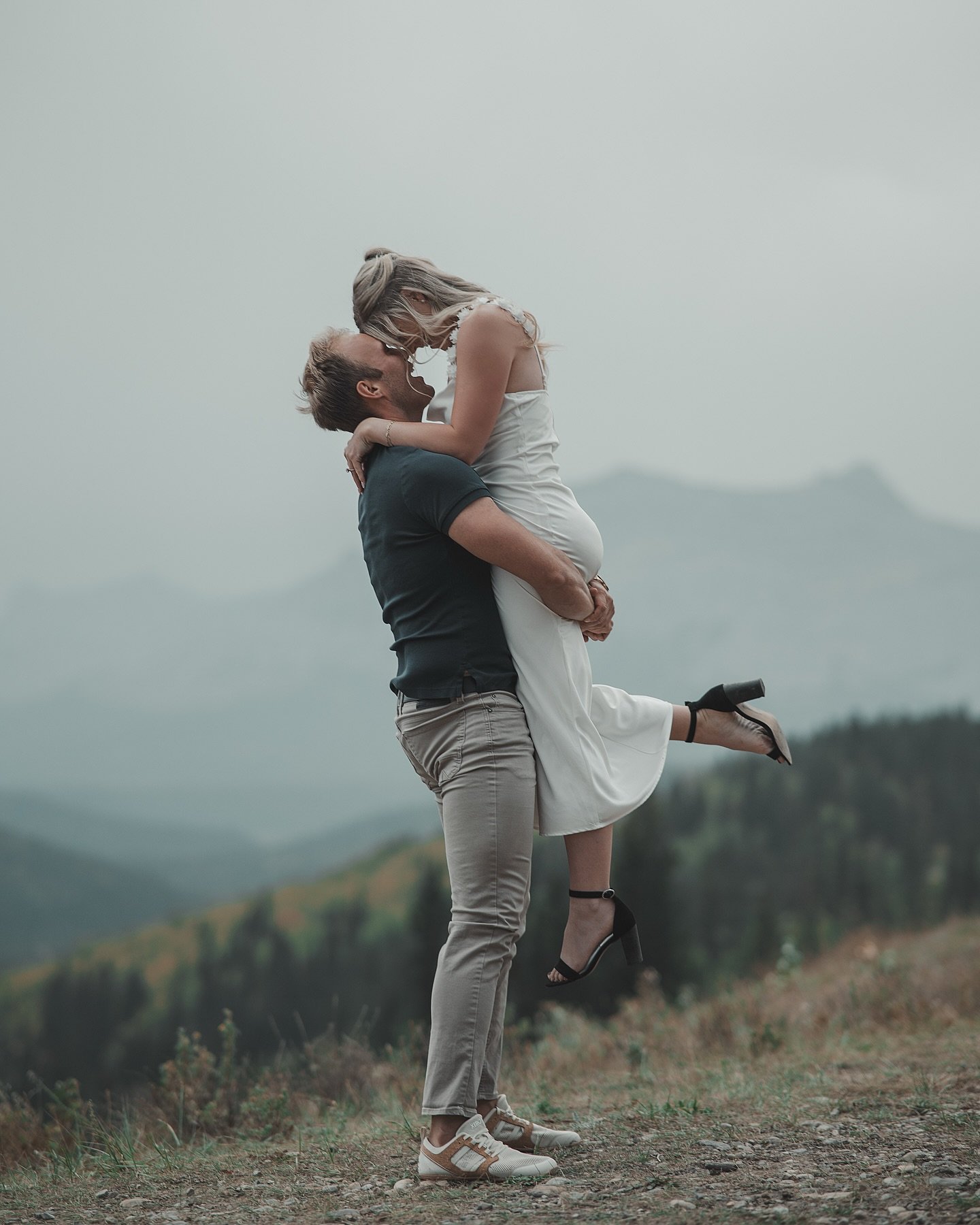 6 weeks to go until we see this beautiful couple walk down the aisle! 🙂💍
As much as we are excited to hang out with them on their big day, we are equally excited to@hang out with their Dog; Rose (inside joke)...👀
.
#calgaryweddingphotographer #yyc