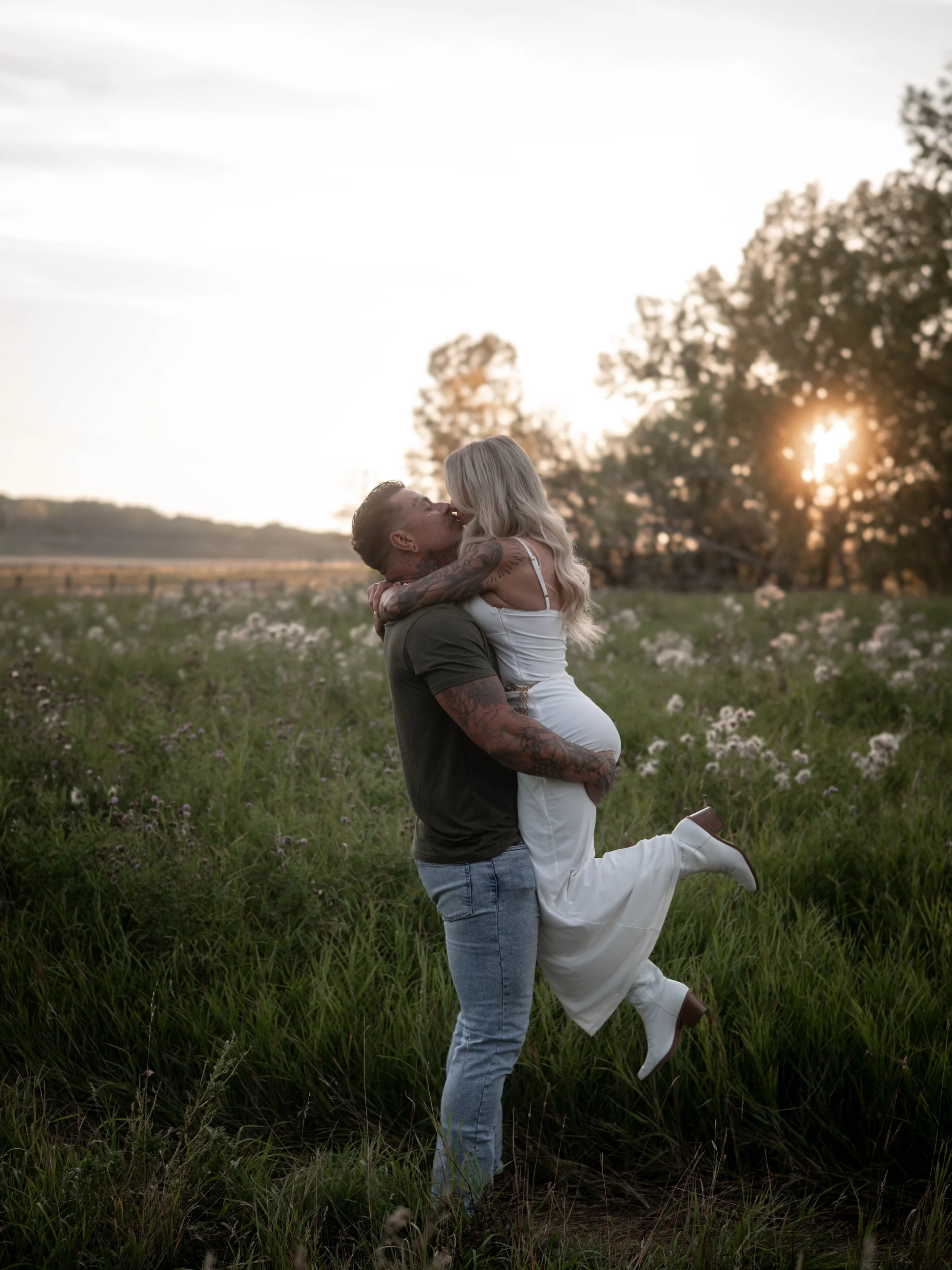 Some couples just have a way of making the world around them disappear.

The way these two look at each other says it all. 💕

So excited for everything that&rsquo;s ahead for them.

Book your engagement shoot now !
#engagement #weddingphotography