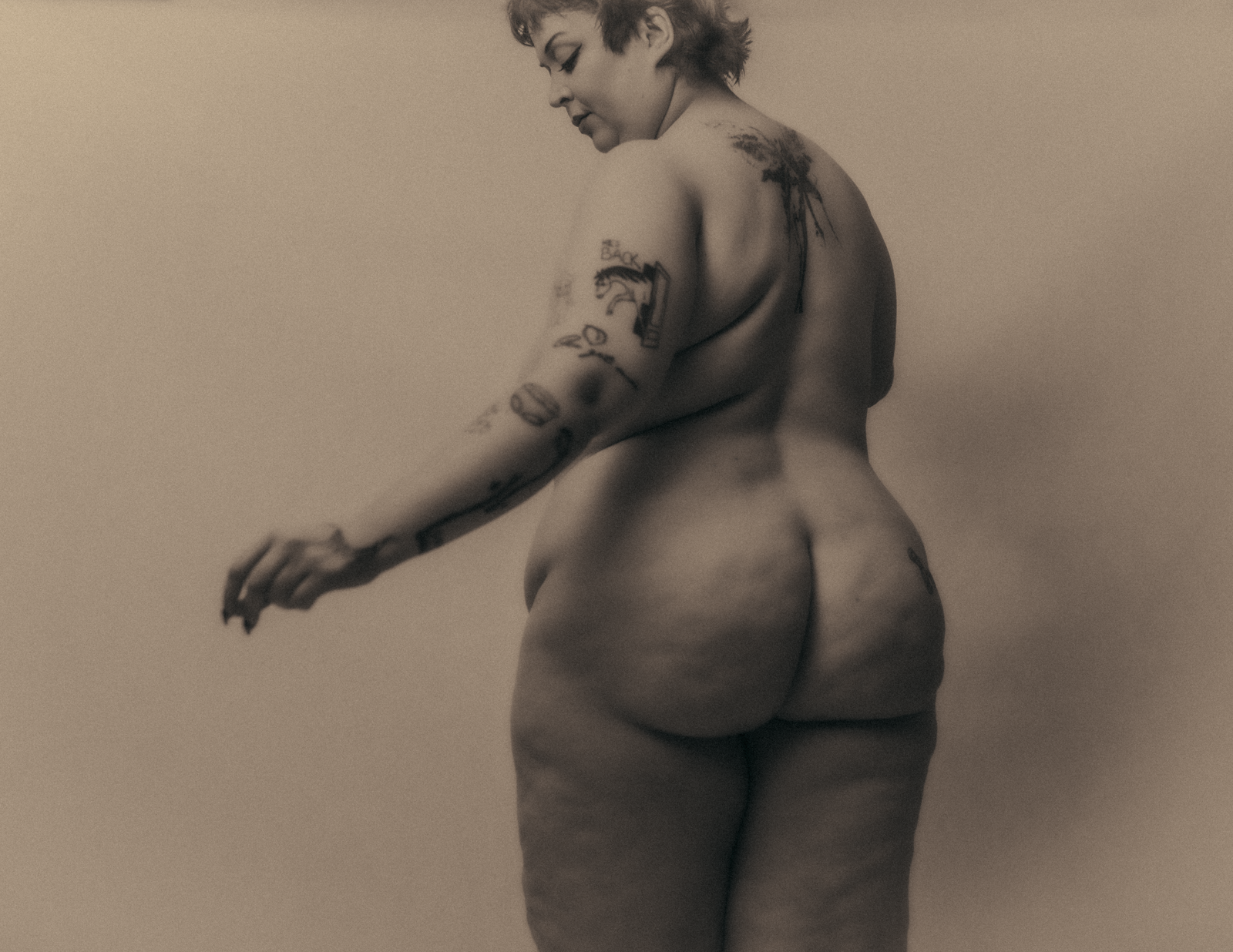Liv-Mròz_Nude_J_013.png
