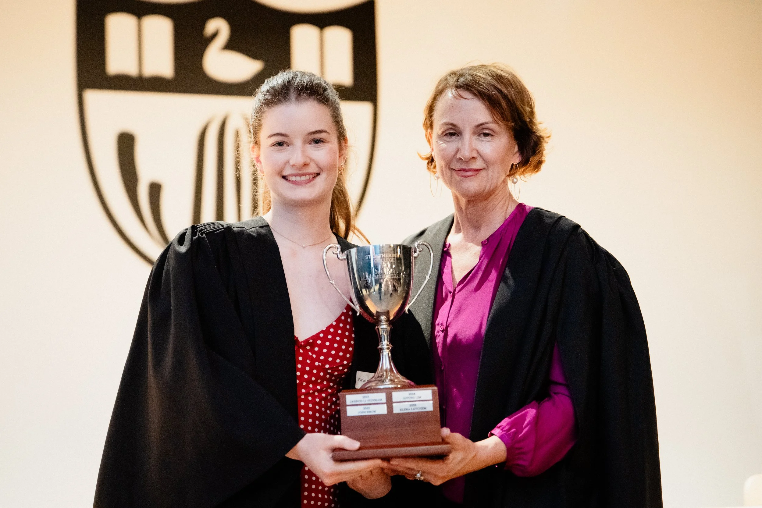 2023 Beazley Medallist Elena Latchem with St Catherine’s College Chair of the Board Margie Tannock at the 2026 Scholars’ Dinner.