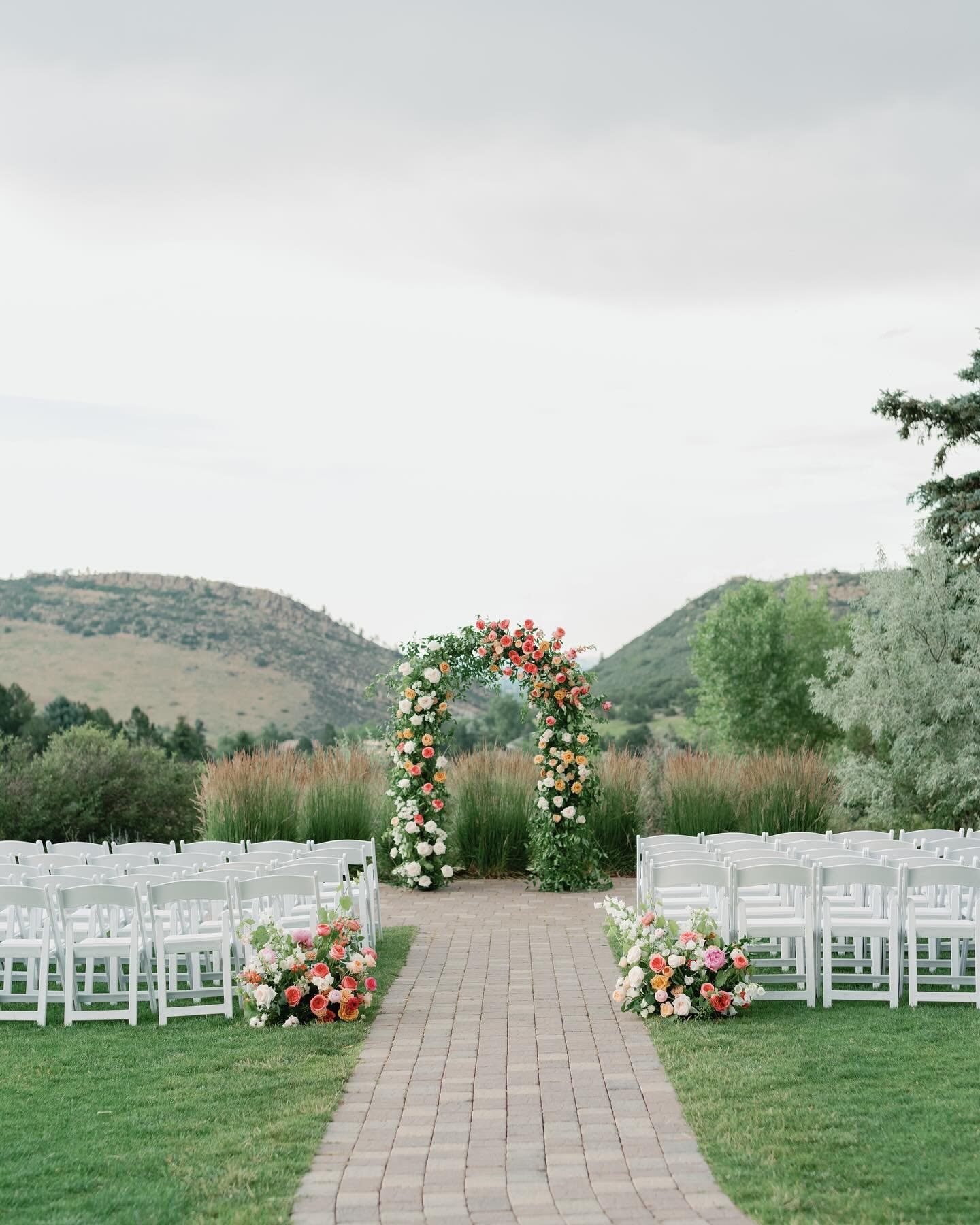 garden party ceremony details for J+A last month 🌸🌿🍃 the summer vibes with this palette are unmatched!

&hellip;

{Colorado wedding florist, summer ceremony details, the manor house, floral arch, Denver florist, summer floral palette, garden party