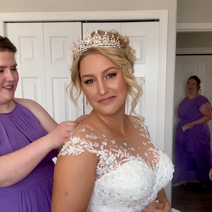 Quite literally a real life princess, in the biggest most dramatic extra dress I&rsquo;ve ever seen, I loved it! 😍😍
Hair by @my.hairartistry 
.
.
.
#letsglamgirls #weddingmakeup #makeup #makeupartist #vancouvermakeupartist #beautifulbride #bridalma