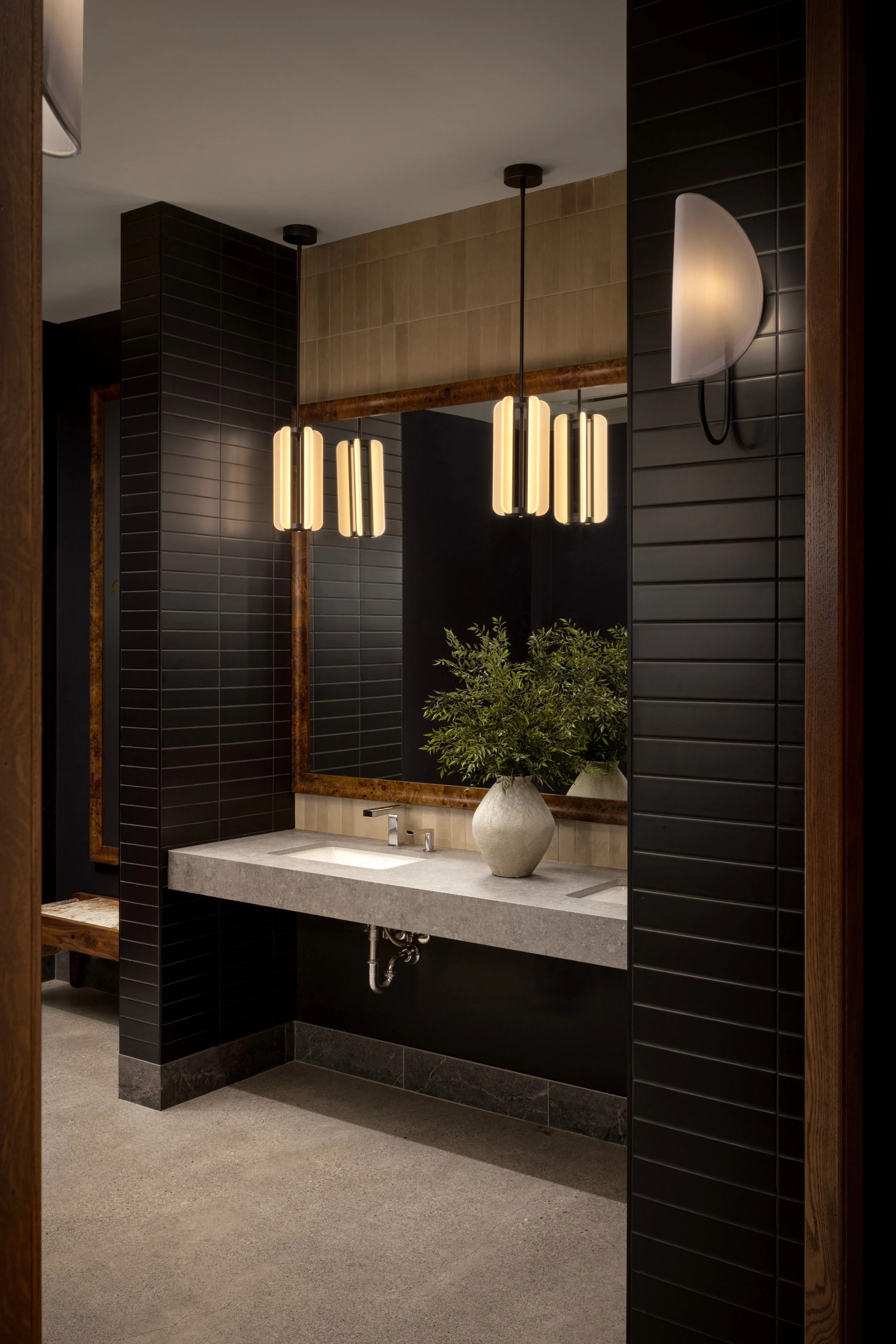 SmiddyStegman_Foxtrot_Bathroom.jpg