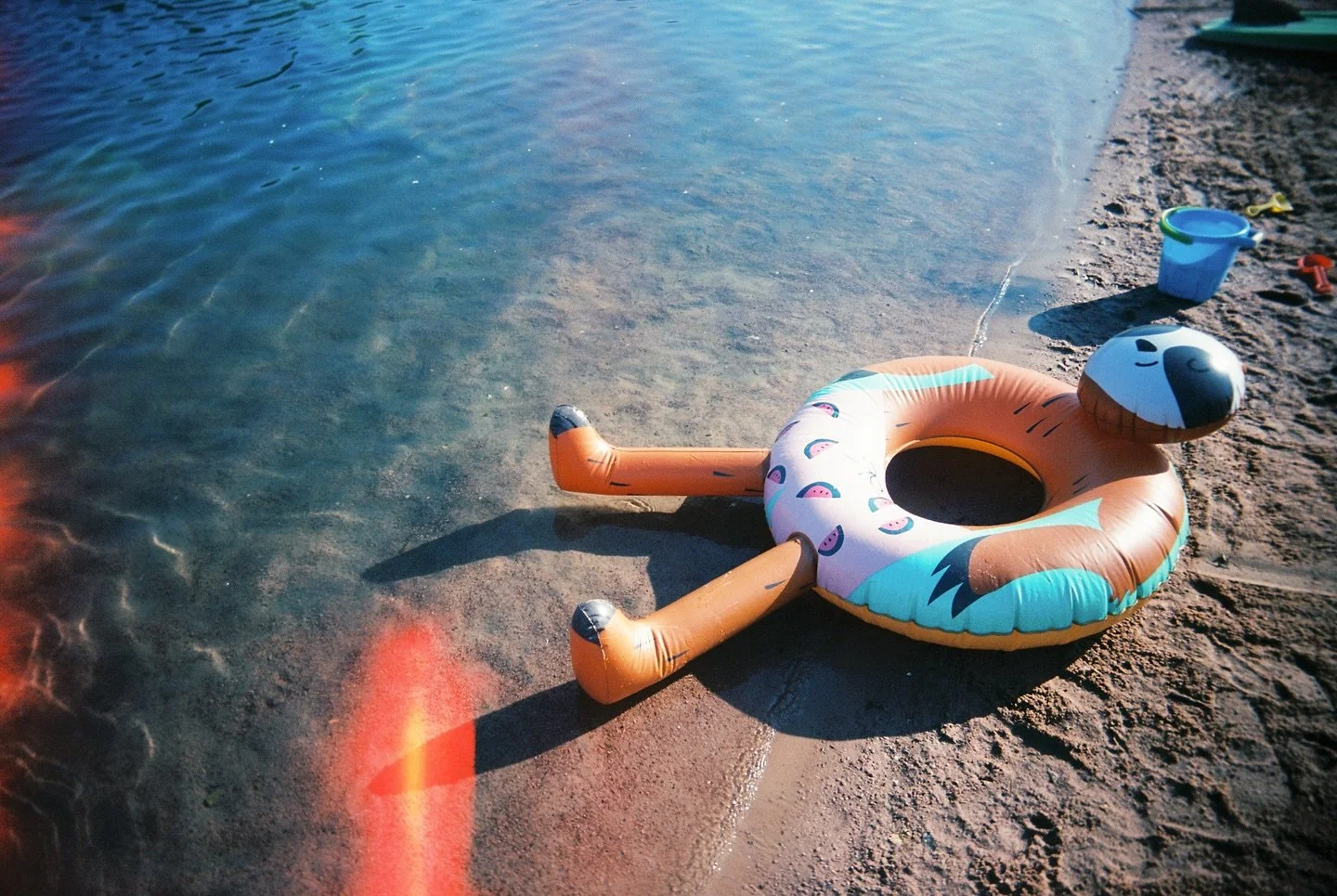School started today so it feels like summer is over and I&rsquo;ve hardly shared any summer photos 🥹🫣 crazy, I swear I blinked and it was gone.

Rip to our favorite sloth floaty 🥲 and a #selfieonfilm with said sloth.

🎞️ Ektar 100 on 35mm film