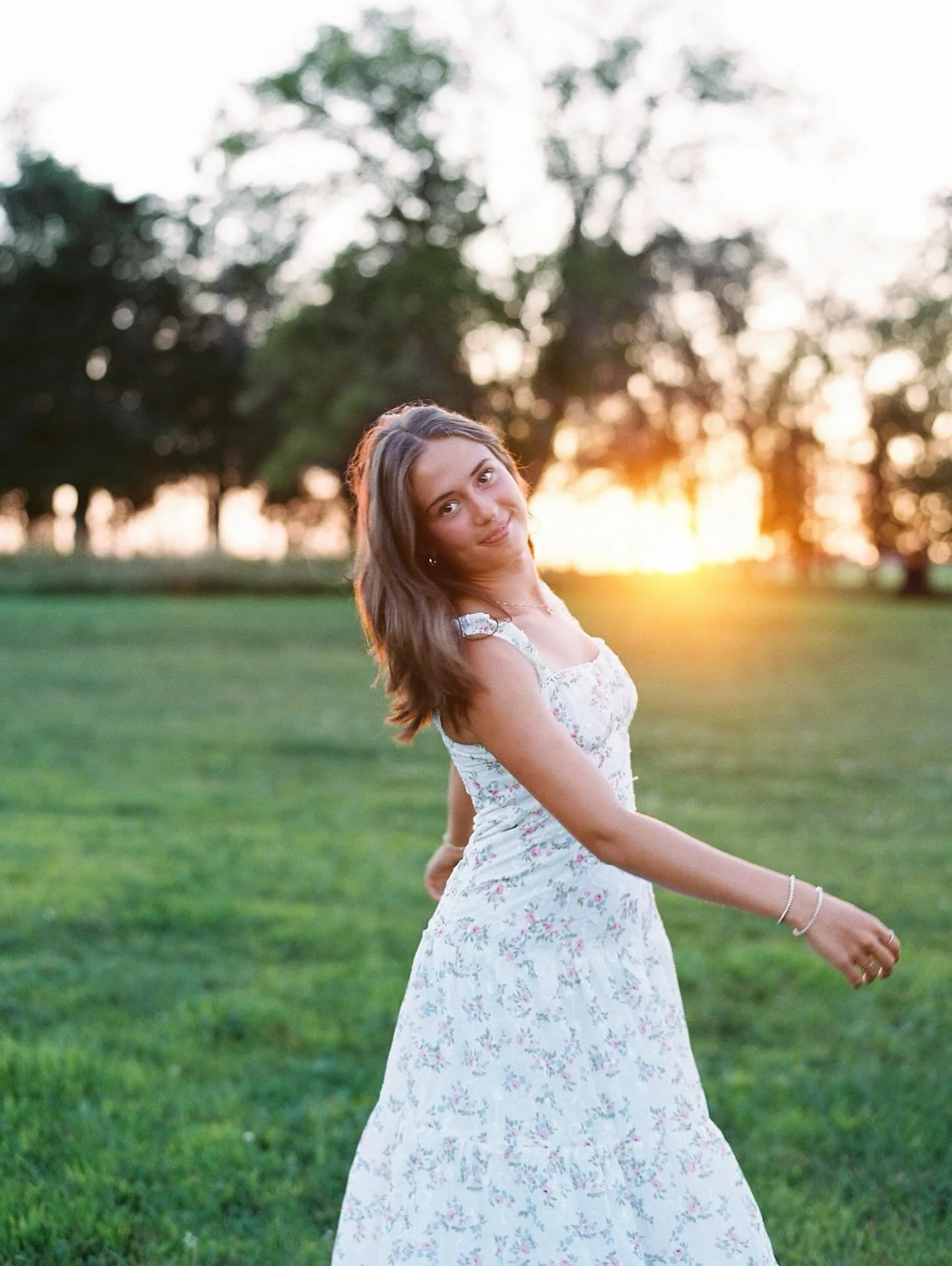 ✨ Senior Spotlight: Chloe ✨

This session was an absolute blast - Chloe is full of love and kindness and it radiates out of her. 

🎞️ 35mm + 120mm @kodakprofessional Gold 200 and Portra 400 @thefindlab
