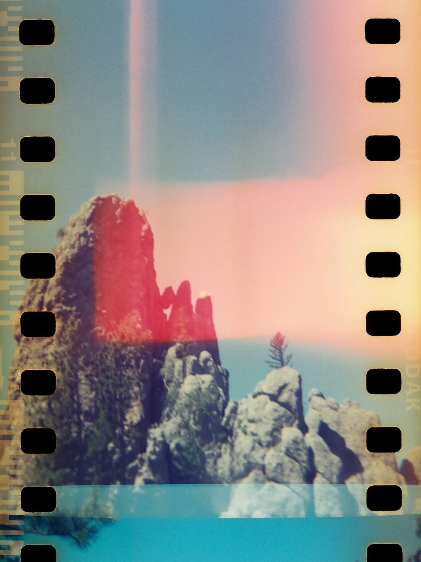 The badlands on 🎞️

🎞️ Kodak Ultramax 35mm converted for the holga 📸
