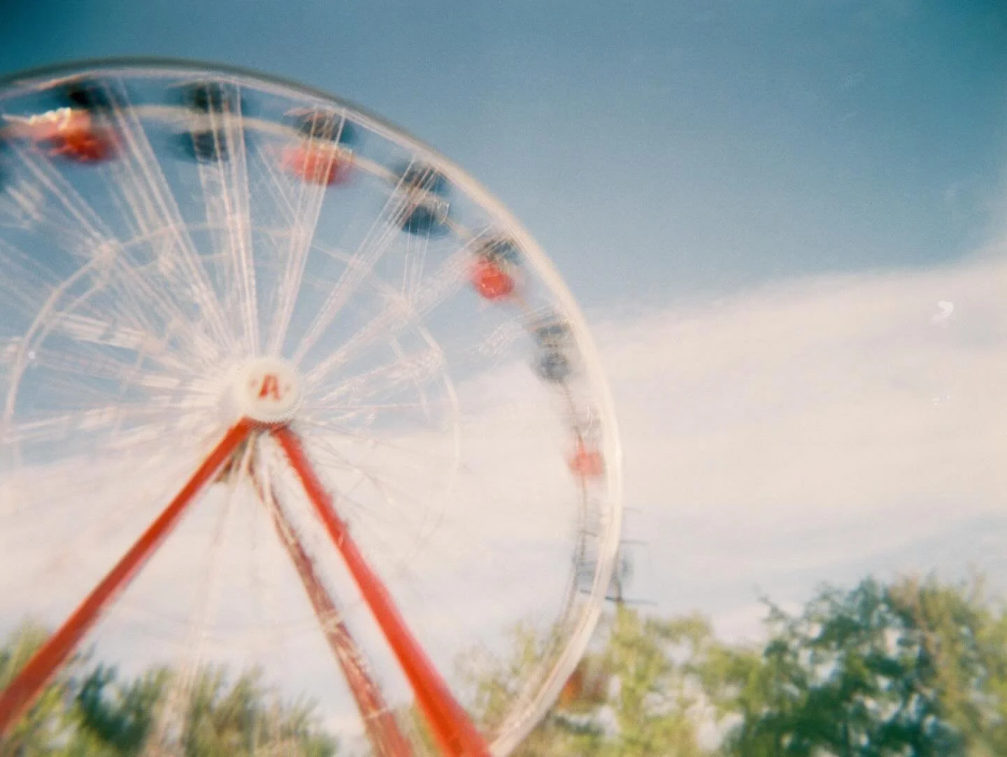 Adventureland on my favorite combo: Holga 120 + Fuji 400h 📸🎡