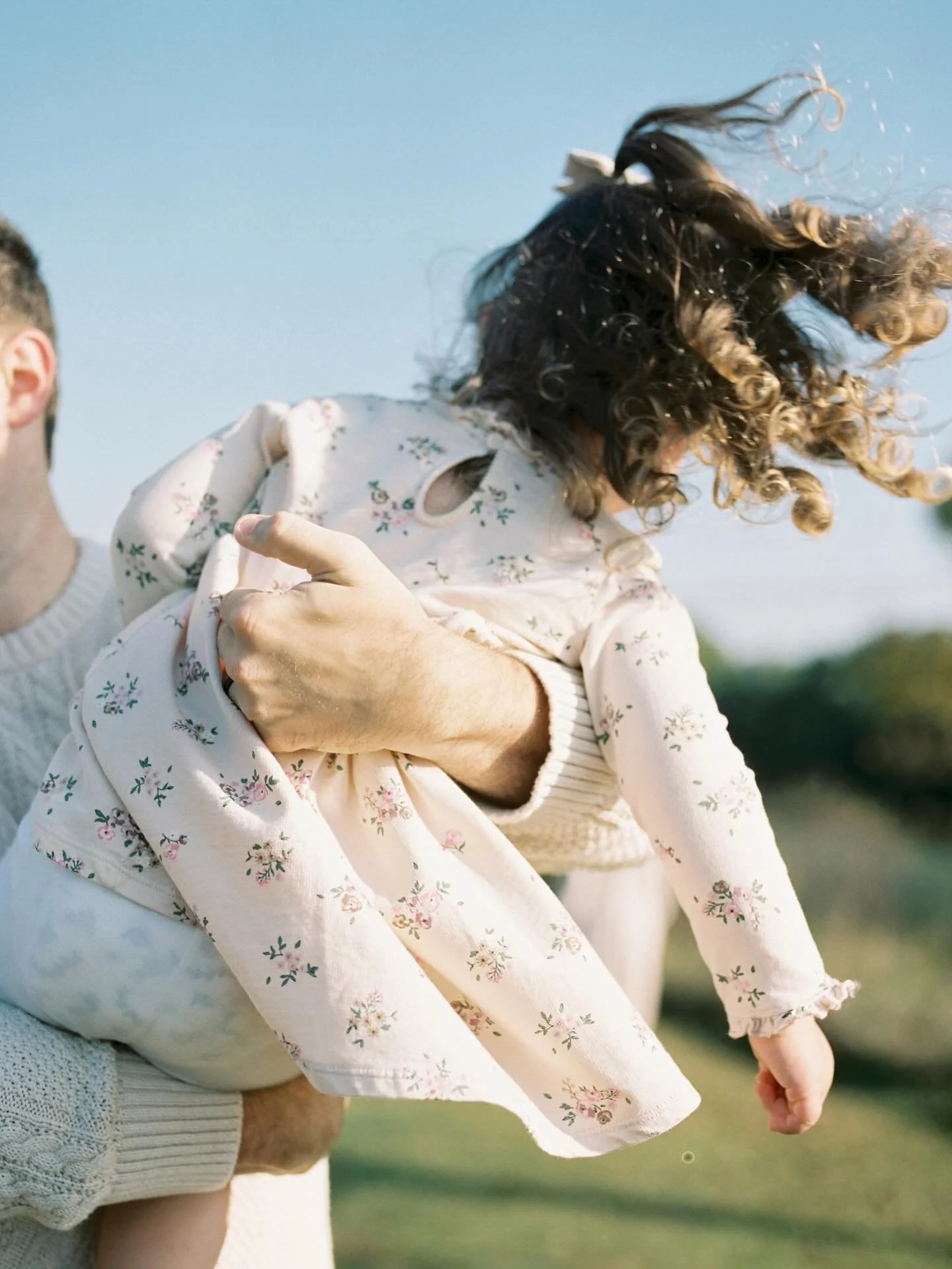 The best fall morning with the best crew of people 🤍🤍🤍🤍

🎞️ Portra 400 @kodakprofessional film color + @thearchetypeprocess