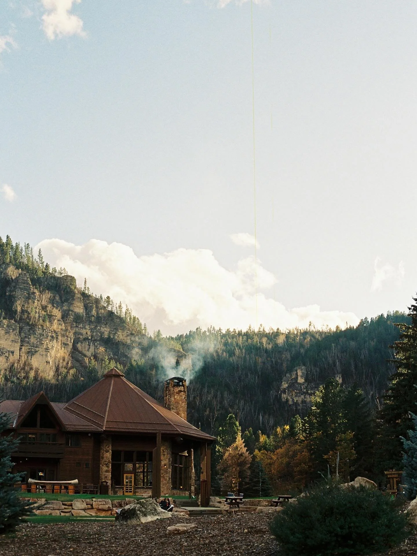 Spearfish Canyon 🌄 the Spearfish Canyon Lodge giving Hagrid&rsquo;s Hut vibes 🥲

🎞️ Portra 400 35mm film 
#kodak #kodakportra400 #35mmfilm #photovision #travelsd