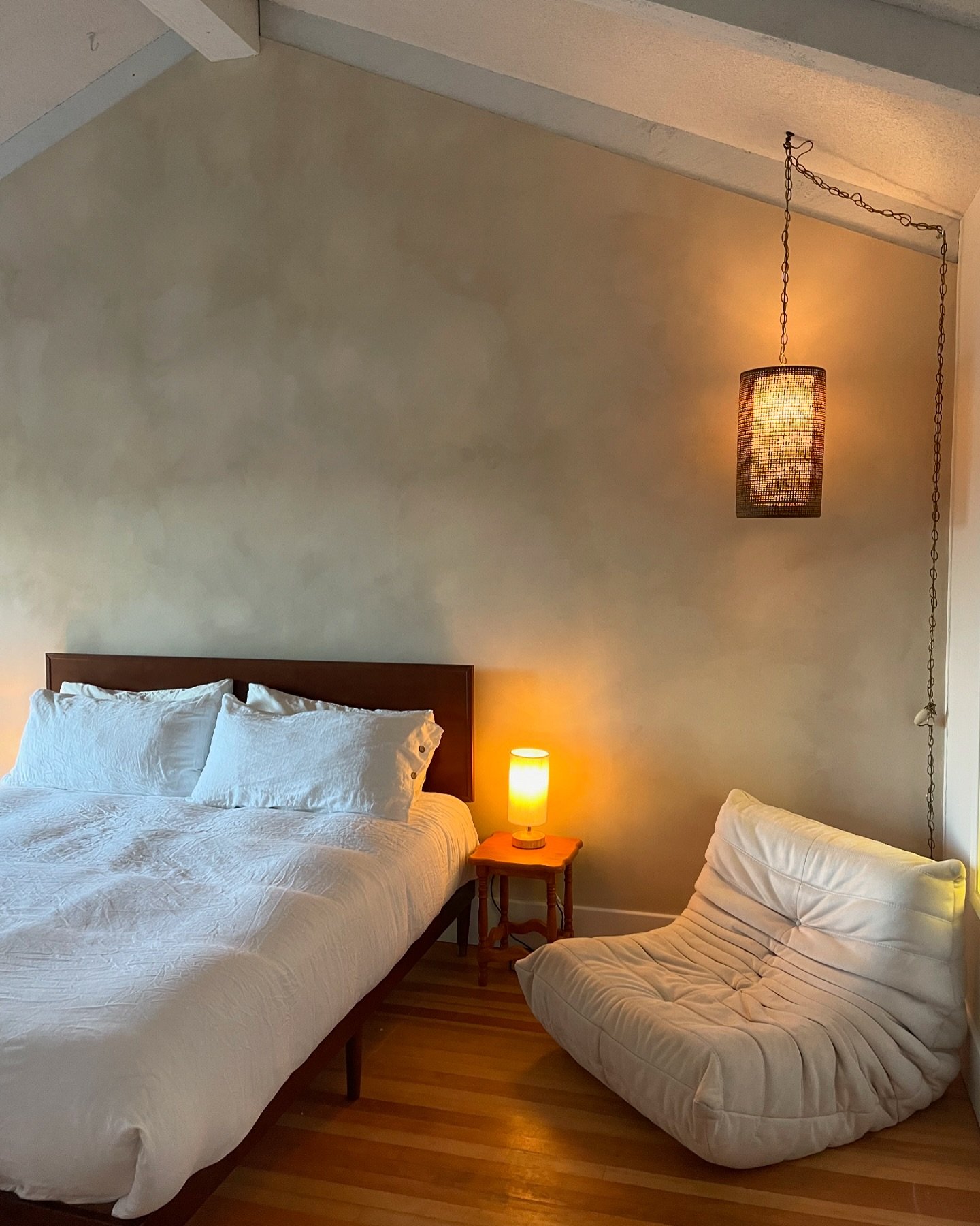 We love before and afters! Swipe to see the before of a master bedroom we recently limewashed a feature wall in. 

Limewash adds warmth, dimension and evokes a feeling of calmness that cannot be done with conventional paint. 

Request a quote online 