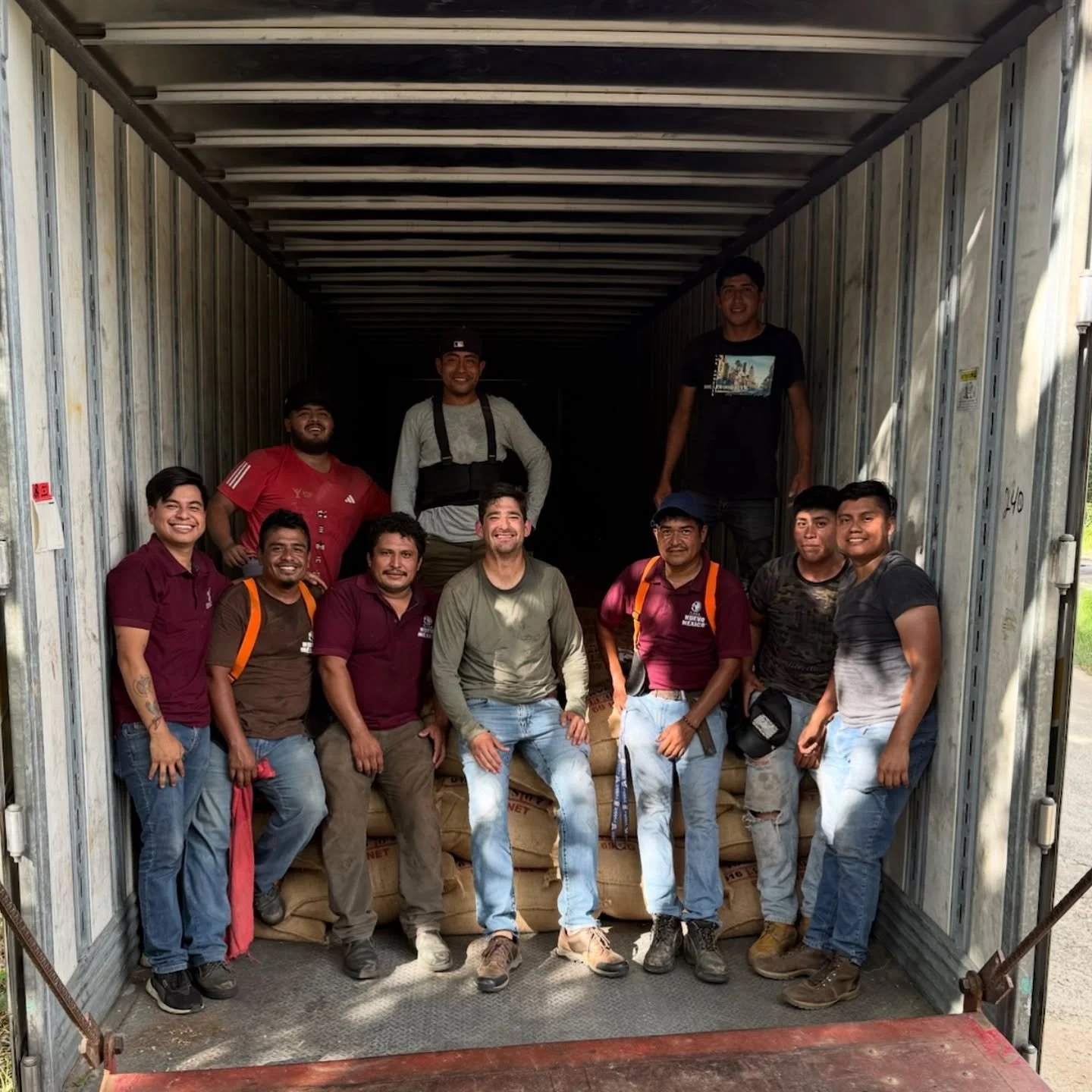 La semana pasada realizamos una exportaci&oacute;n m&aacute;s, la &uacute;ltima del a&ntilde;o 🚢📦 

Un a&ntilde;o que represent&oacute; much&iacute;simo trabajo, coordinaci&oacute;n y adaptaciones. No todo fue perfecto, pero estamos orgullosos de l