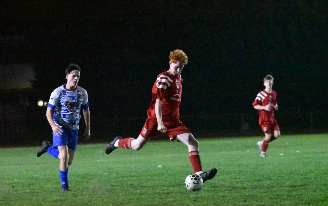 Screenshot_20251207_190539_Photos - Charlie Hewitt.jpg