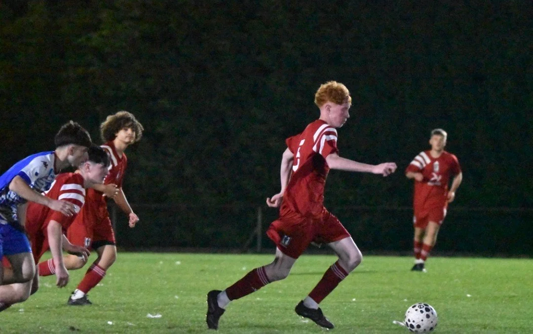 Screenshot_20251207_190447_Photos - Charlie Hewitt.jpg