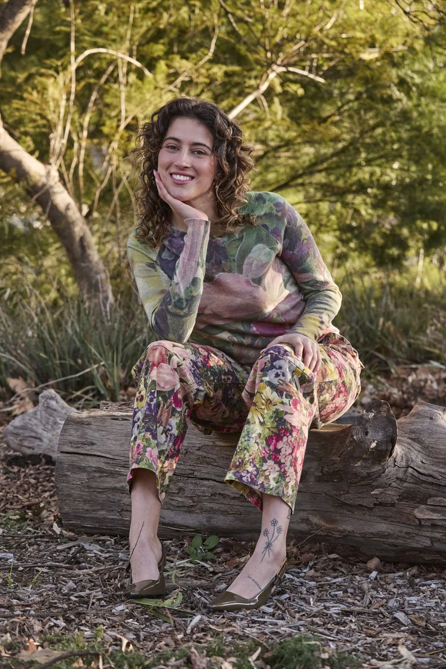 CIR00100 BLOOM JUMPER,
CIR00071A MUSTER PANTS,
MODEL'S OWN SHOES