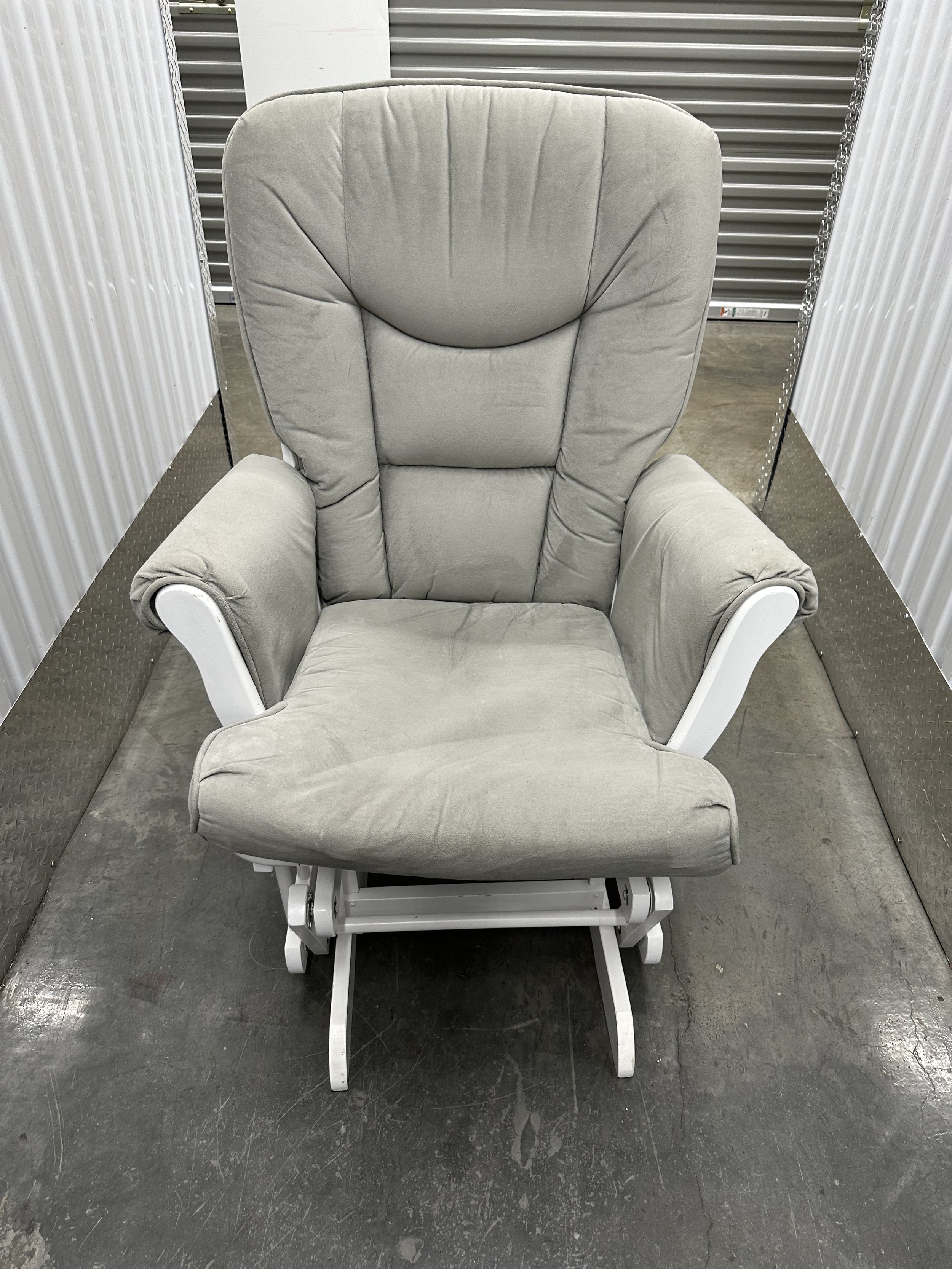 0039 Nursing Rocking Chair 2.jpeg