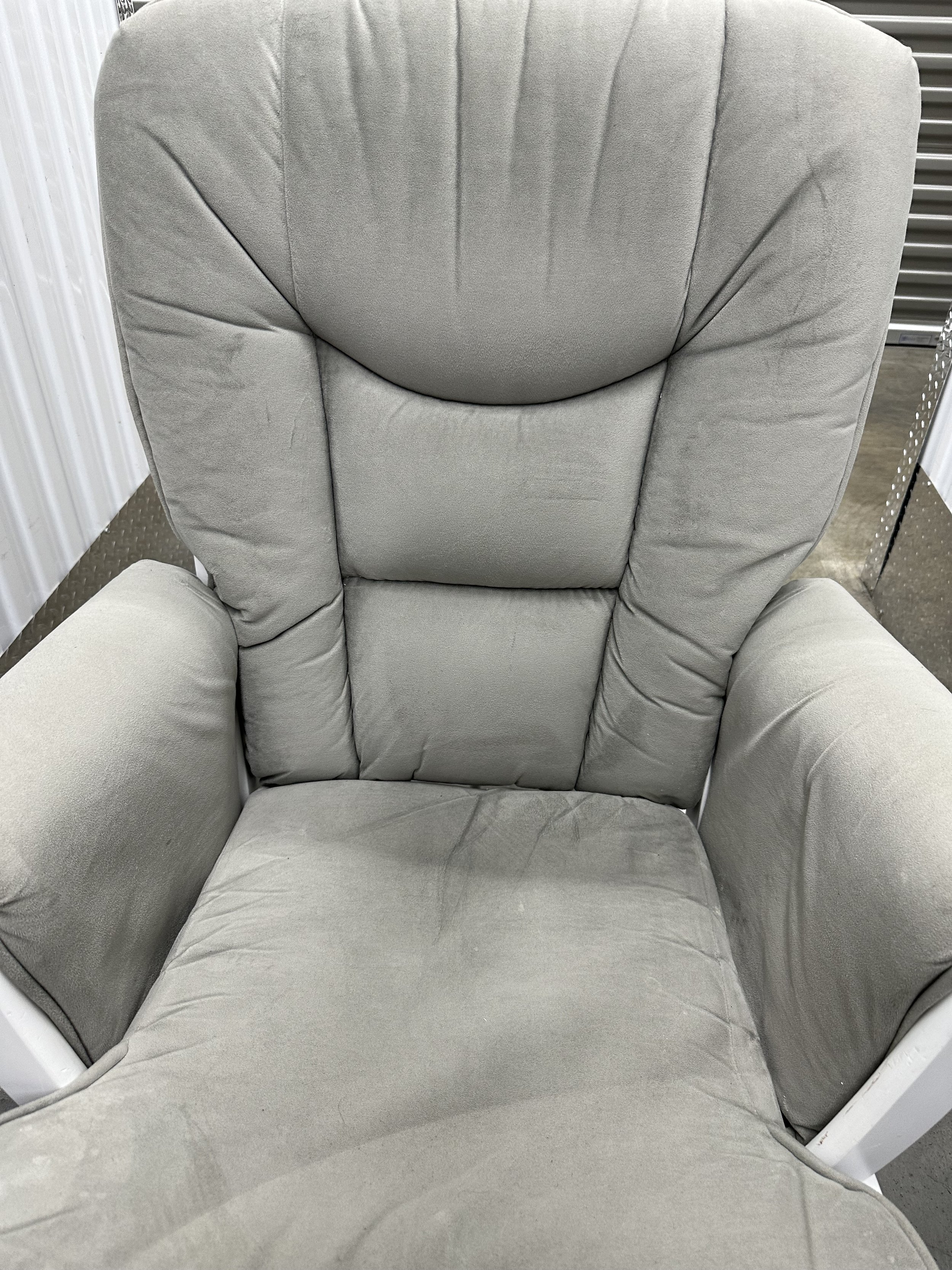0039 Nursing Rocking Chair 3.jpeg