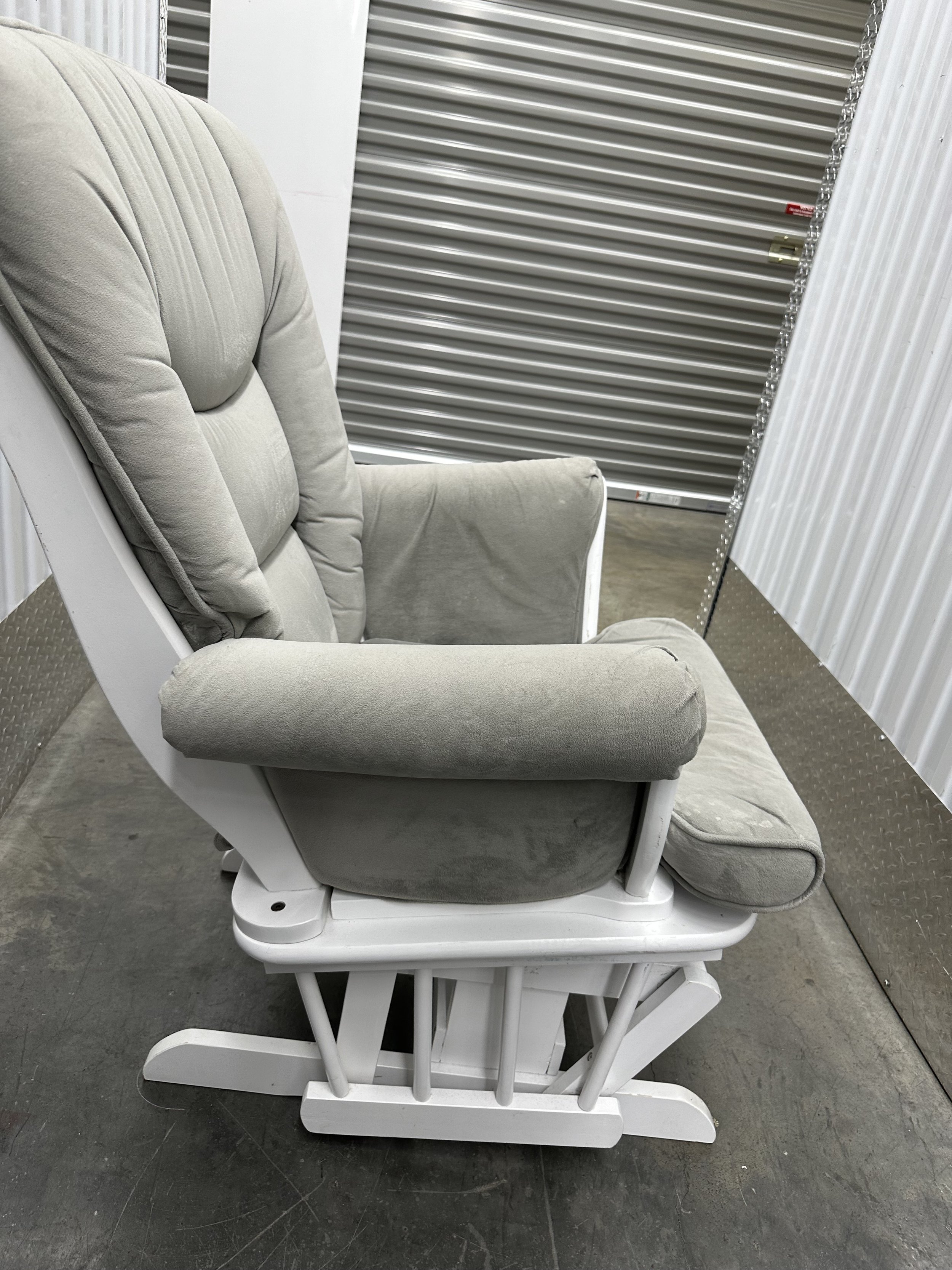 0039 Nursing Rocking Chair 4.jpeg