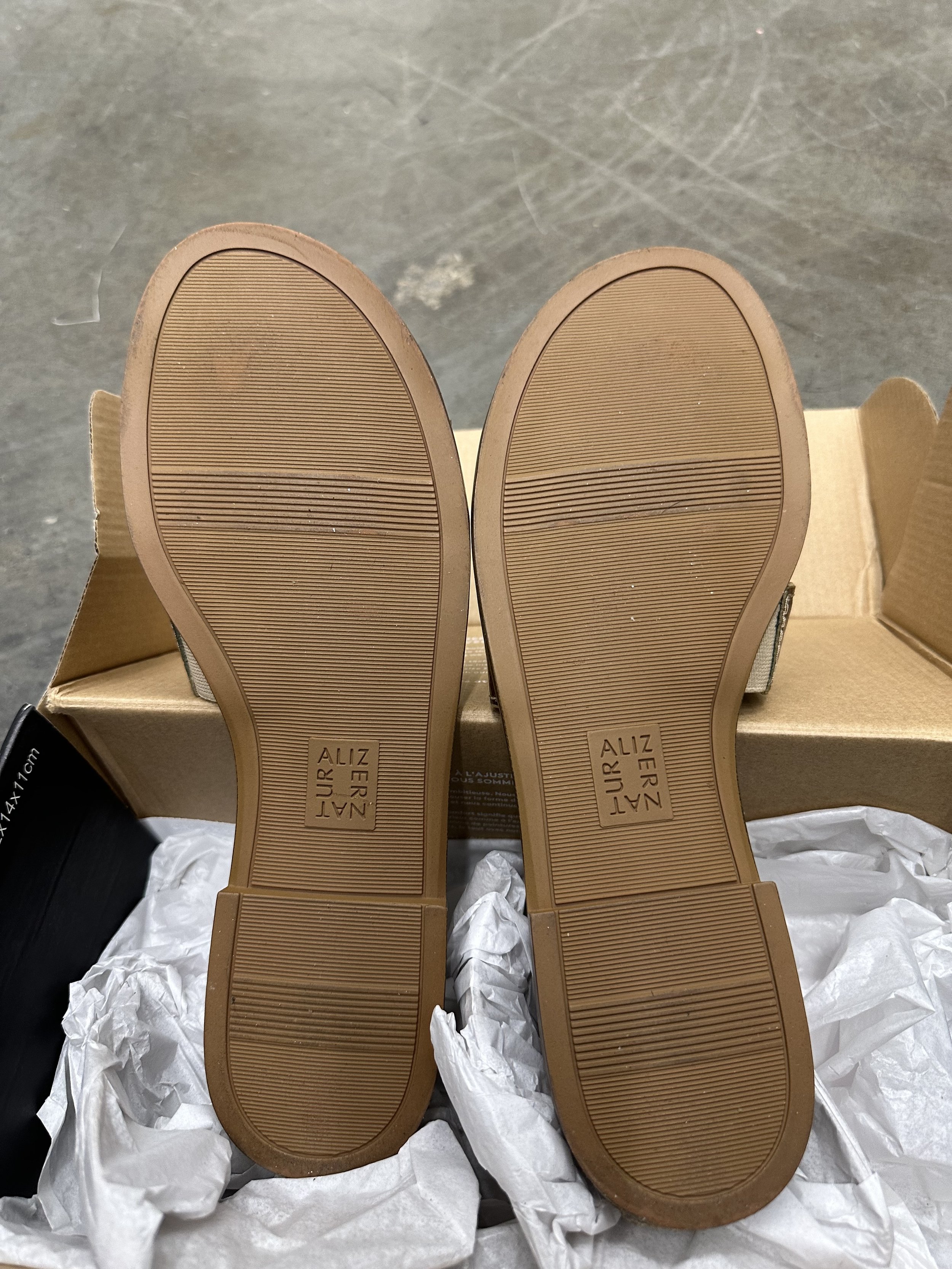 0040 Bronze Naturalizer Sandals W SZ11 3.jpeg