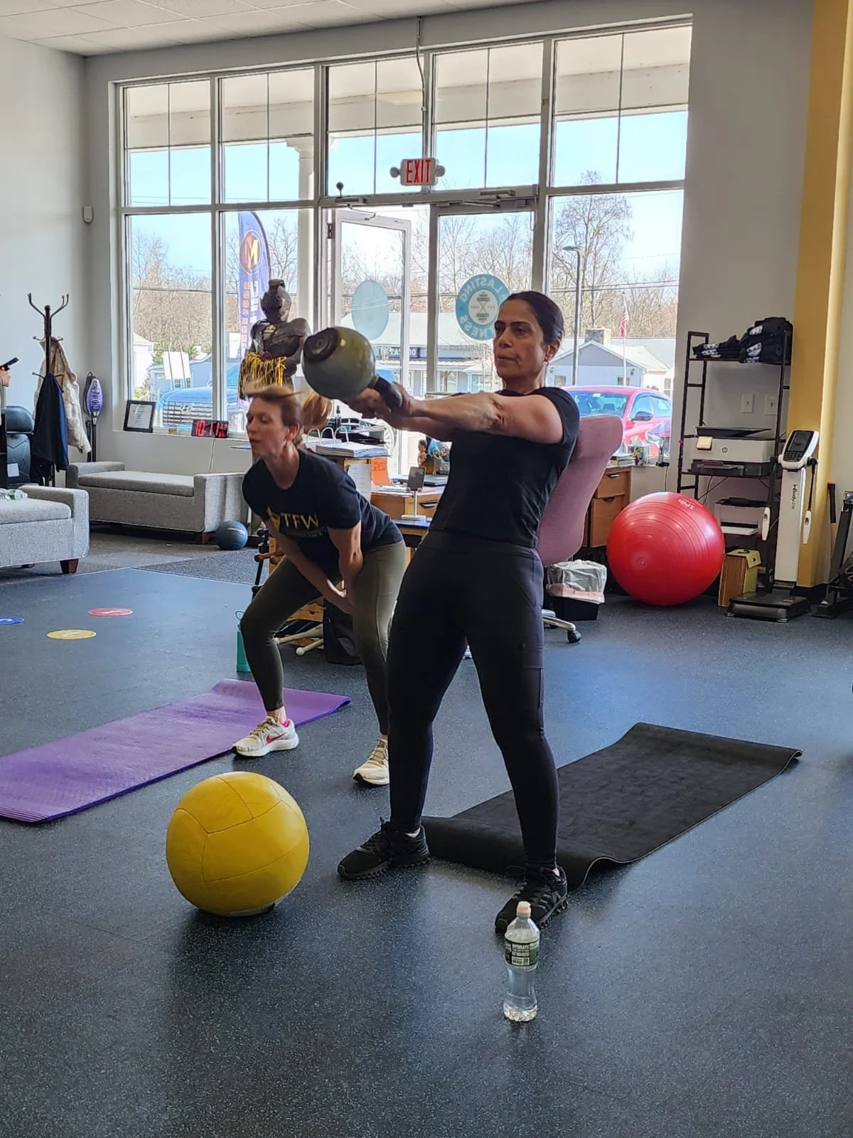 kettlebell workout, female gym trainer