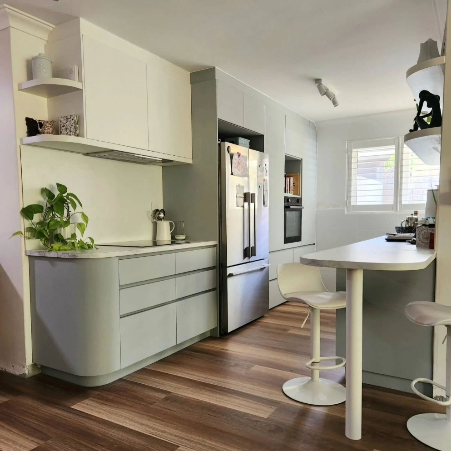 Hey - check out this kitchen renovation.

This project was all managed by our office, from demolition to plumbing, cabinetry, and lighting.

Do you want to know what a kitchen renovation like this costs?

Comment below, and we will share this informa