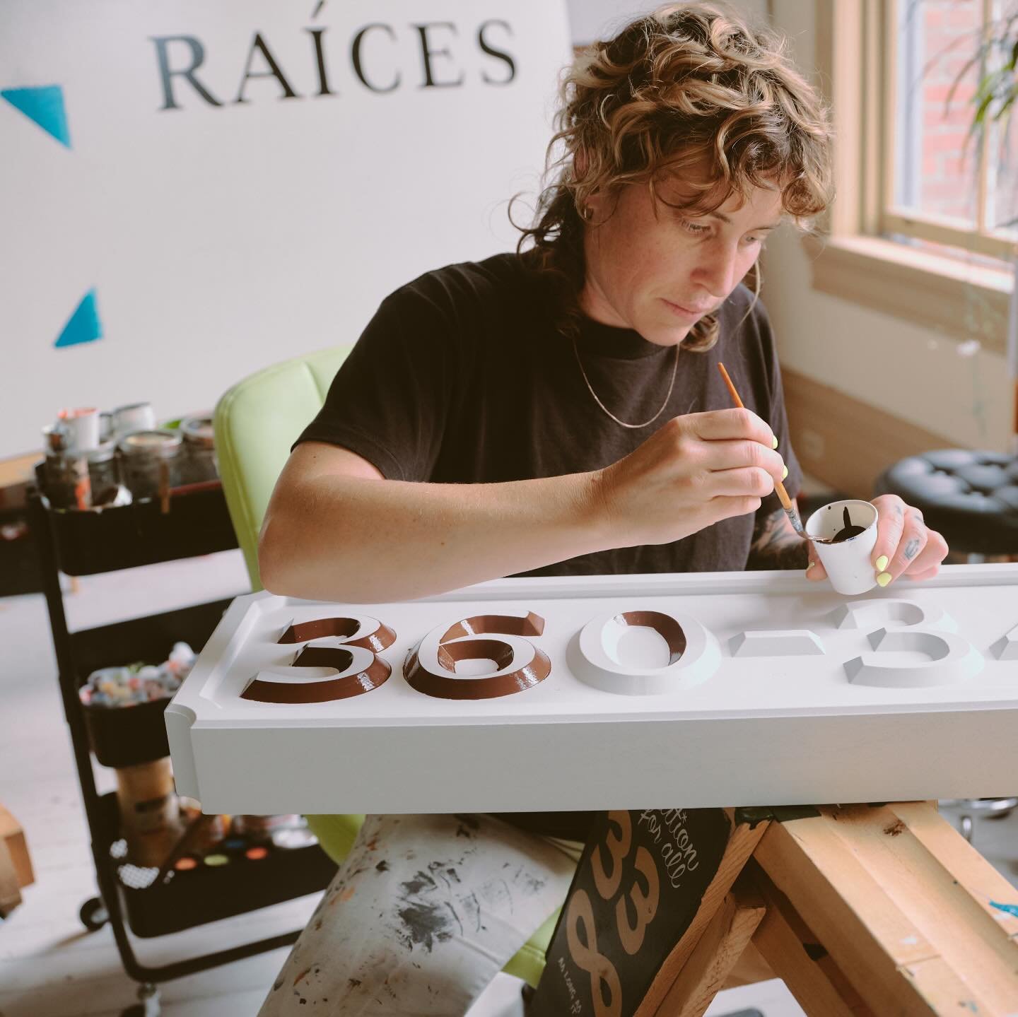 no news, just views 💌 thanks to everyone who is hiring and supporting artists + small businesses ! keep it flowing y&rsquo;all〰️

#signwriting #handpaintedsigns #alwayshandpaint #handlettering #handpainted #brustlettering #customlettering #customdes