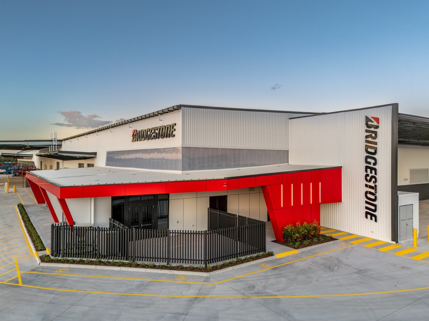 STEEL l Check out the latest addition to the @portofbrisbane precinct!

We&rsquo;re proud to have supplied and installed the structural steel for the @bridgestone_australia facility, delivering 219 tonnes of purlins and 435 tonnes of fabricated steel