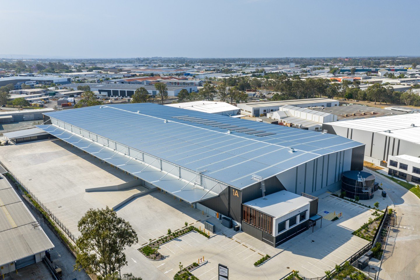 STEEL l Spotlight on our recently completed project with Centennial in Geebung Industrial Park.

This 16,298sqm warehouse and accompanying offices are now supported by 240 tonnes of Supplyhaus hot-rolled steel and 104 tonnes of cold-rolled steel. 

W