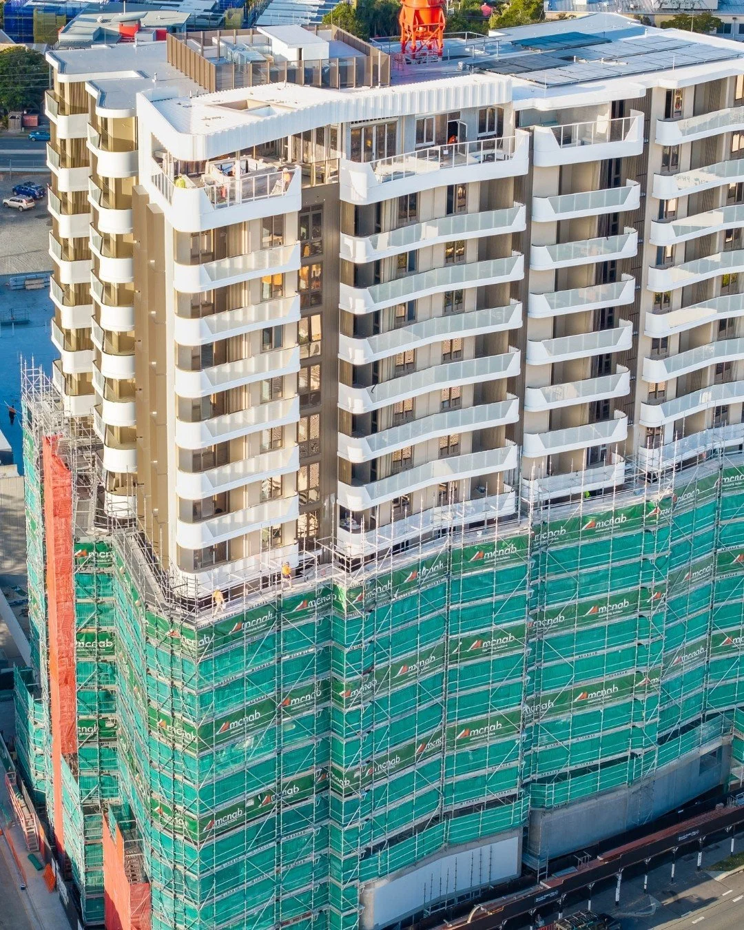 PROJECT UPDATE | We&rsquo;re excited to see our facades revealed at BHC Southport as @newnhamscaffolding continues to remove the scaffold.
 
In total, we are supplying and installing approximately 3,200sqm of windows and doors across the 158 apartmen
