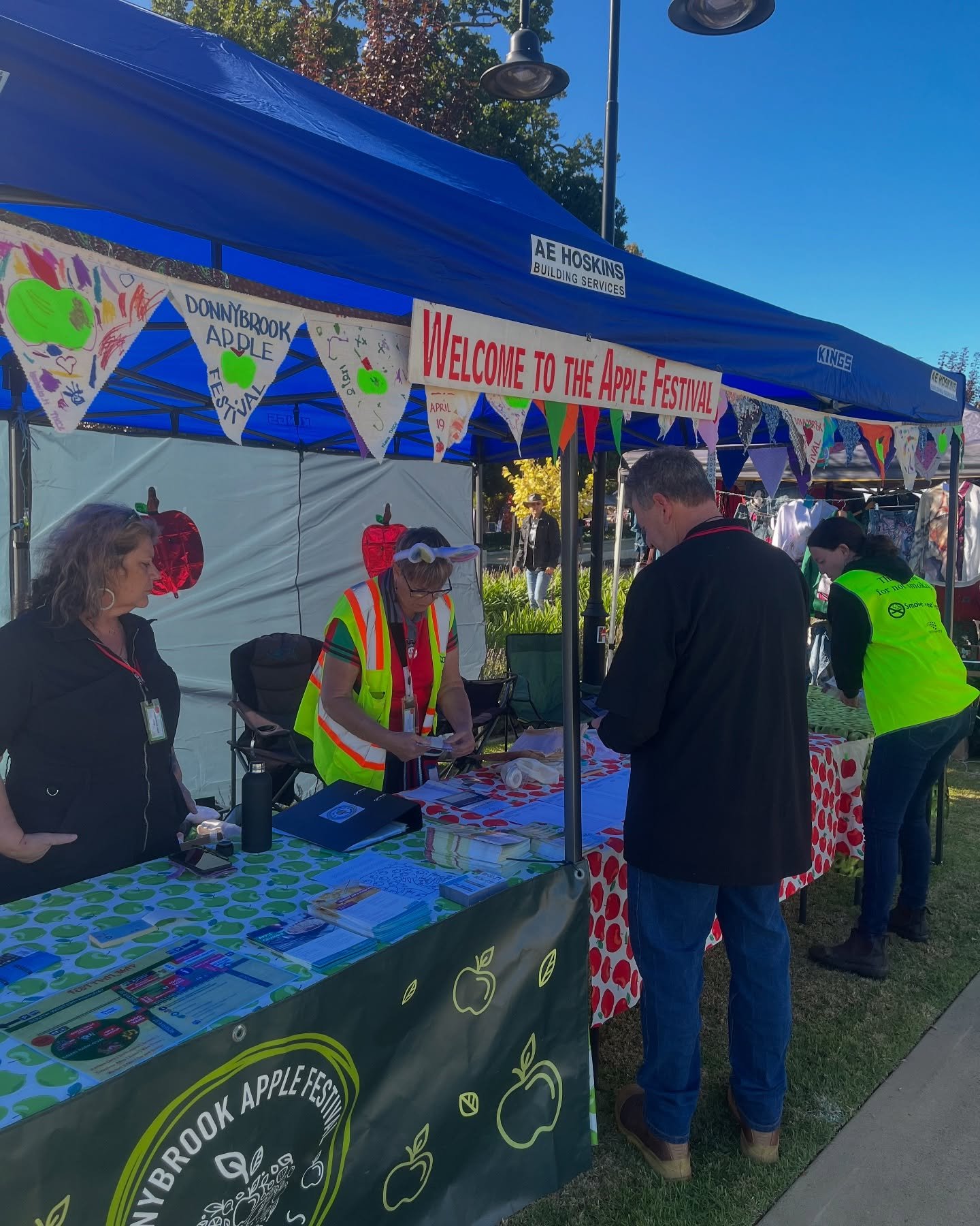🍎 INFORMATION TENT 🍎
We are ready to go! Come say hi to us in Station Square for all your Apple Festival needs! We&rsquo;ve got maps, programmes, and answers to your questions &mdash; plus some free goodies to give away! 
Lost or found a child? Thi