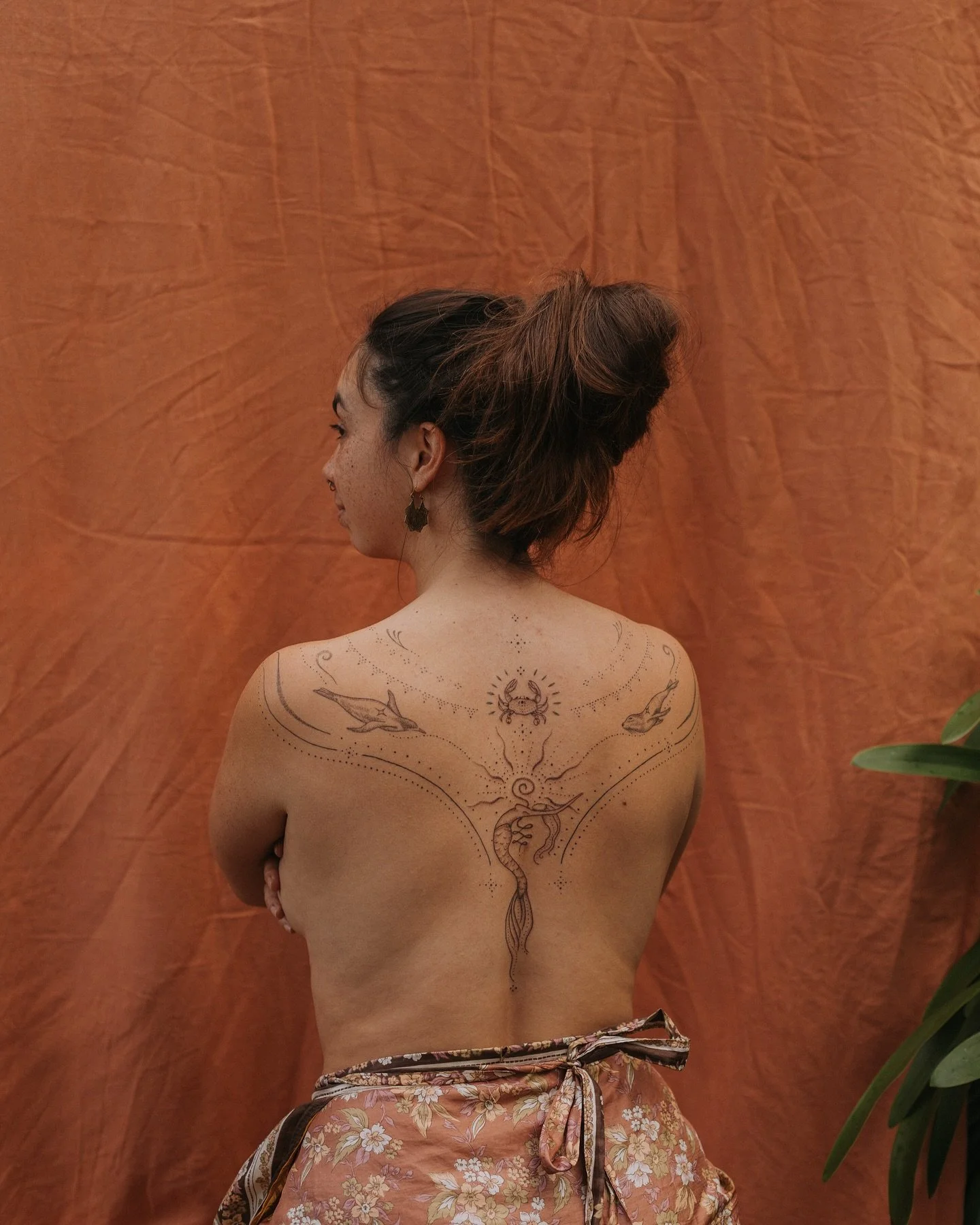 ✨Full HANDPOKED back piece ✨

Such a special day with Rosie to complete our 2nd session of her back ❤️&zwj;🔥🥺

Thank you for always continuing to trust my art and what comes through for your markings, the animals and mermaid were guided by Rosie bu